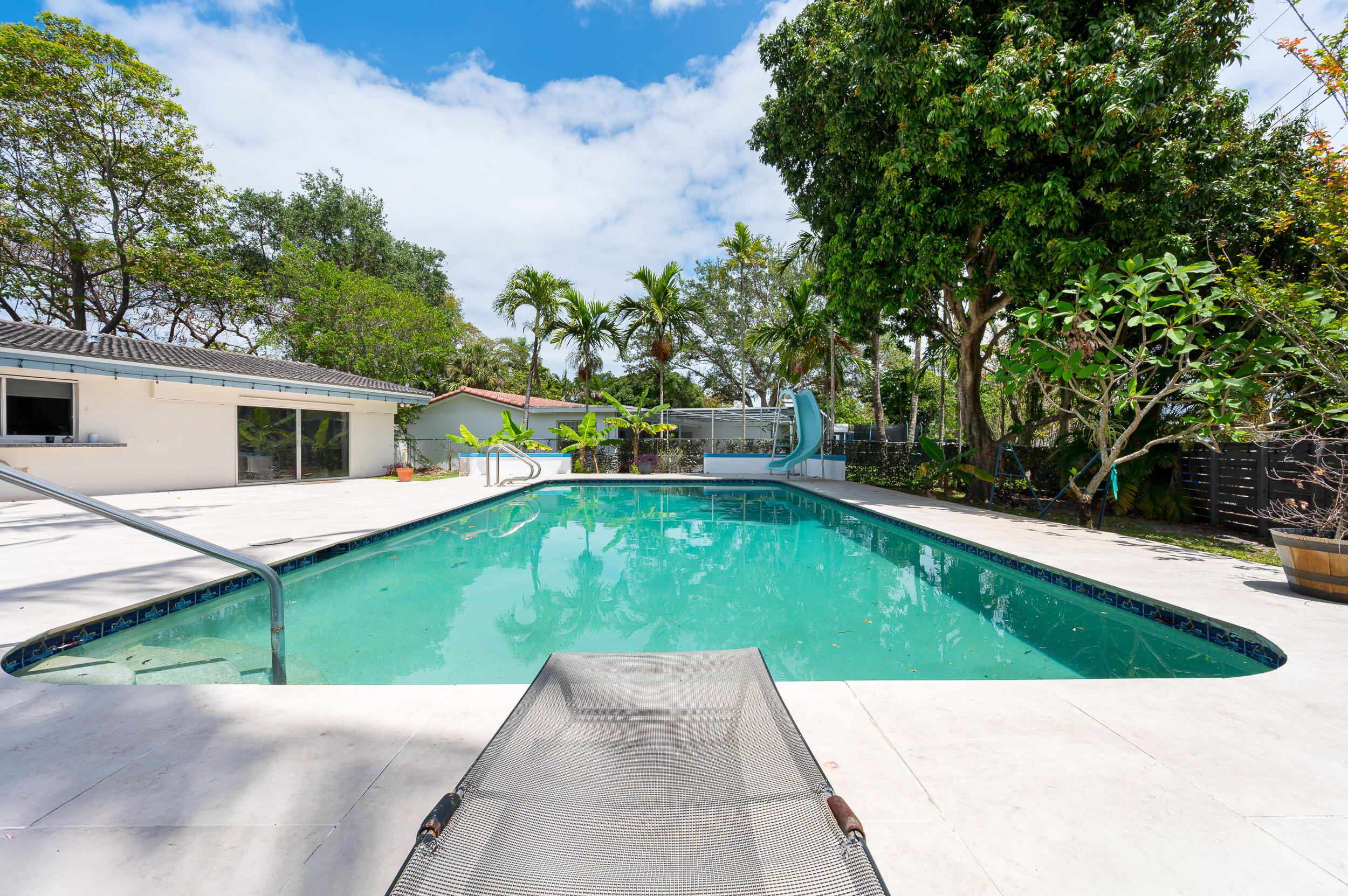 HOLLYWOOD HILLS - Residential