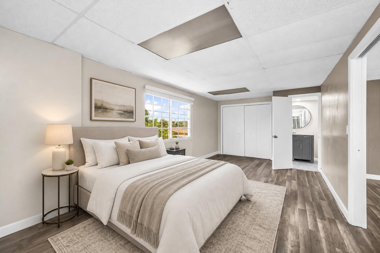 HOLLYWOOD HILLS - Residential