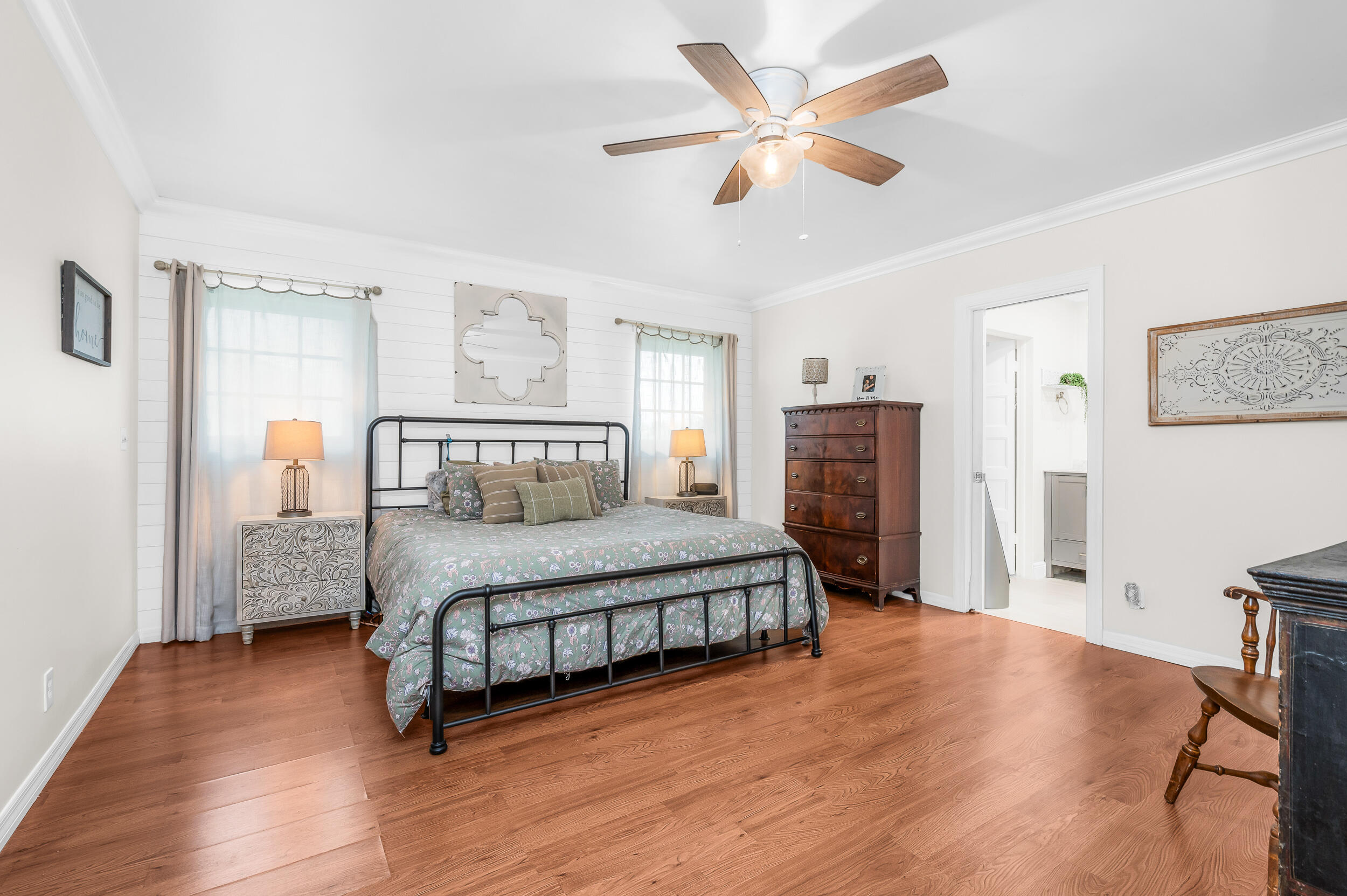 HOLLYWOOD HILLS - Residential