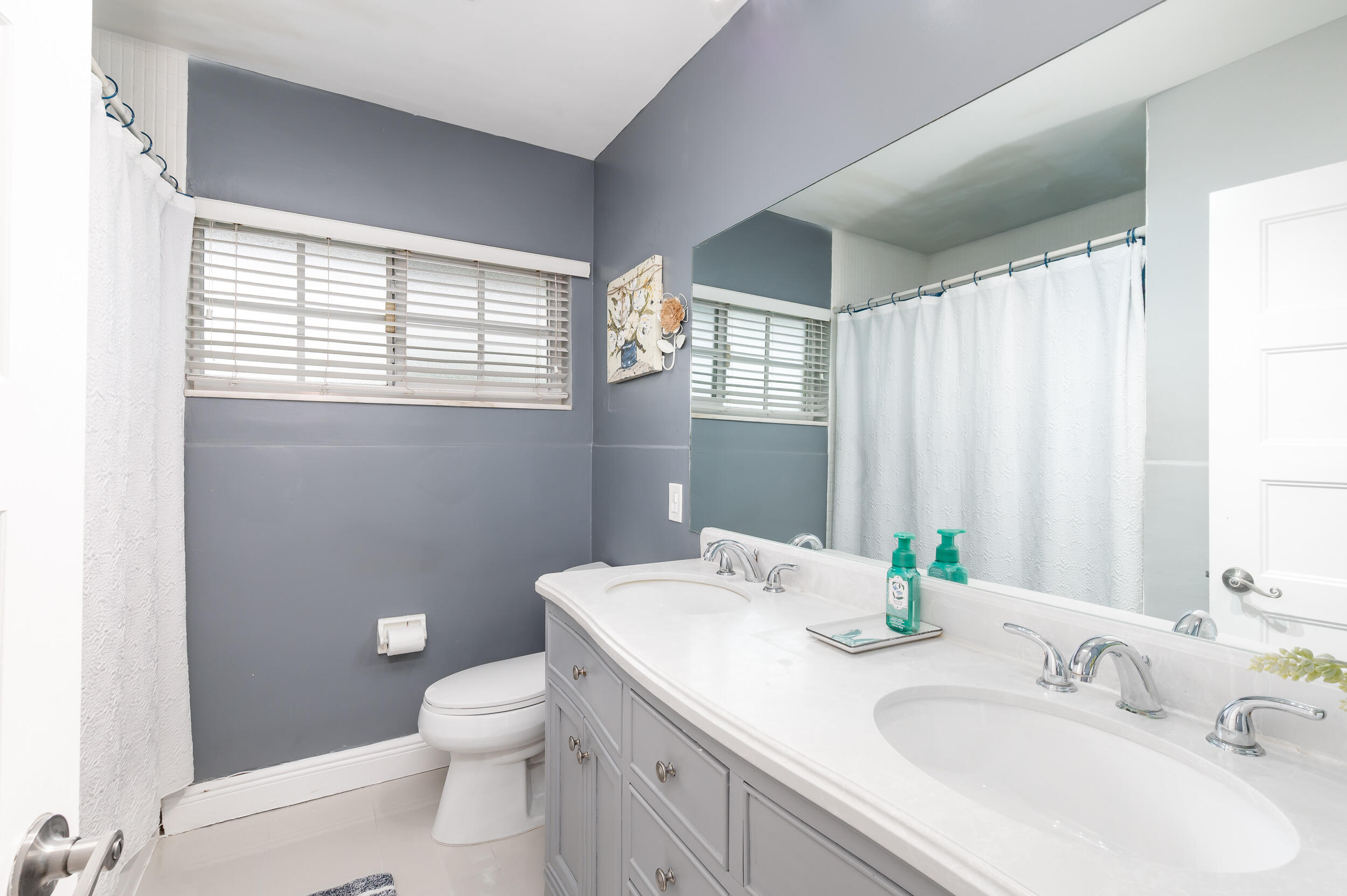 HOLLYWOOD HILLS - Residential