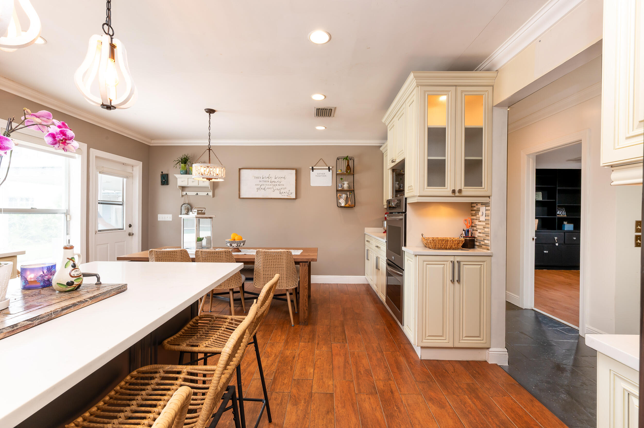 HOLLYWOOD HILLS - Residential