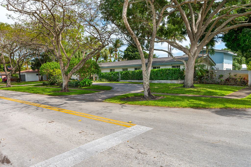 Photo of 4734 Jefferson Street, Hollywood, FL 33021 (MLS # B26016043)