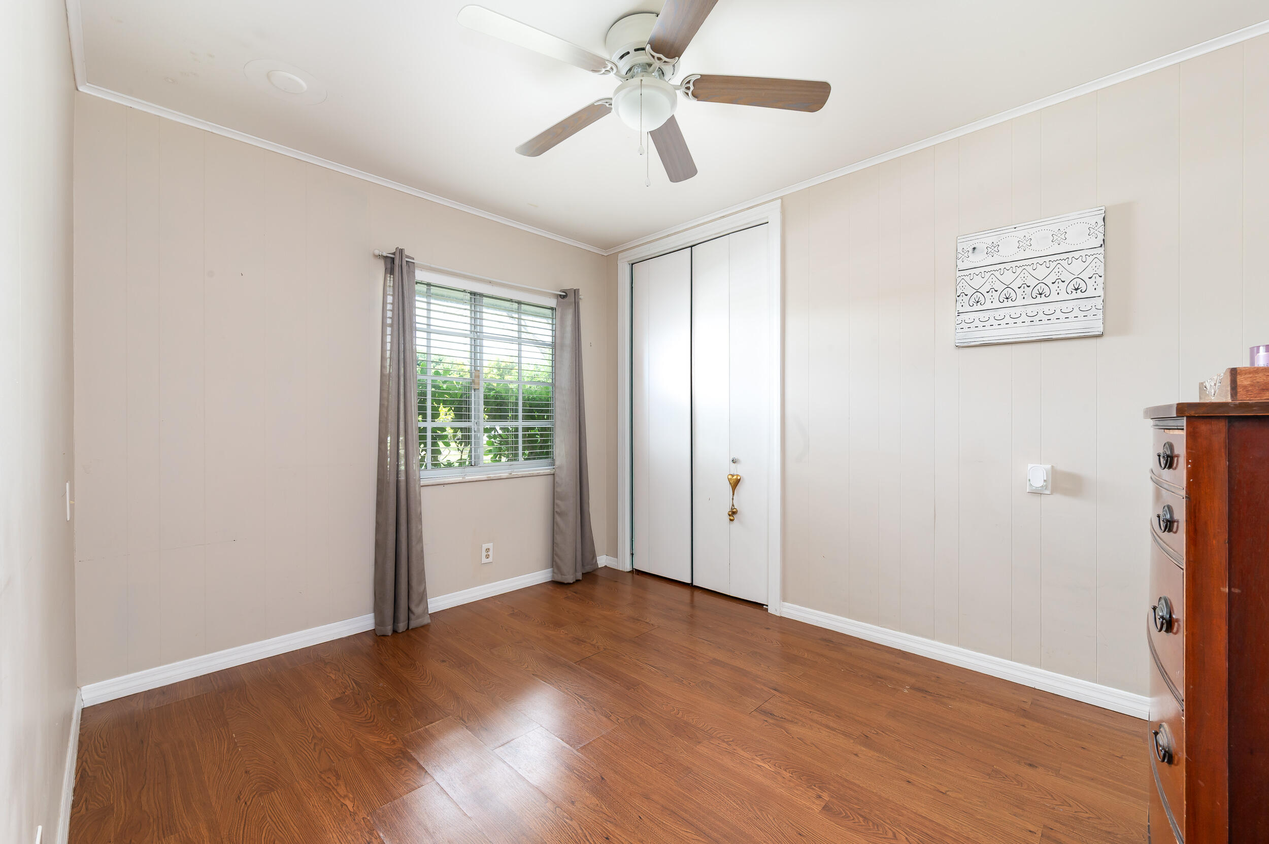 HOLLYWOOD HILLS - Residential