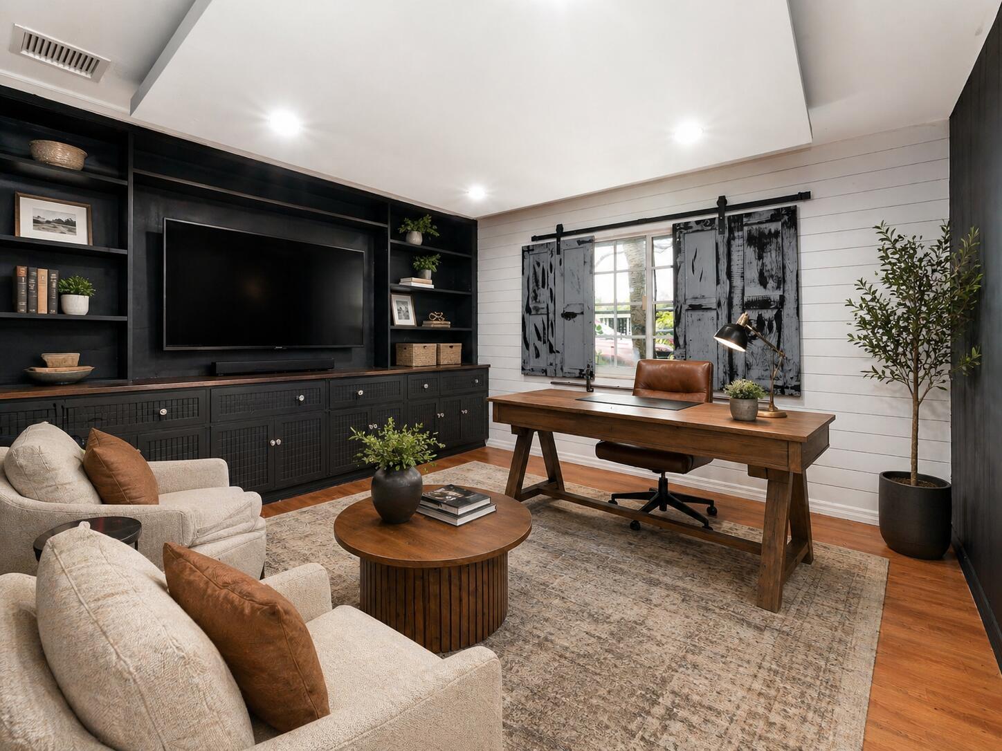 HOLLYWOOD HILLS - Residential