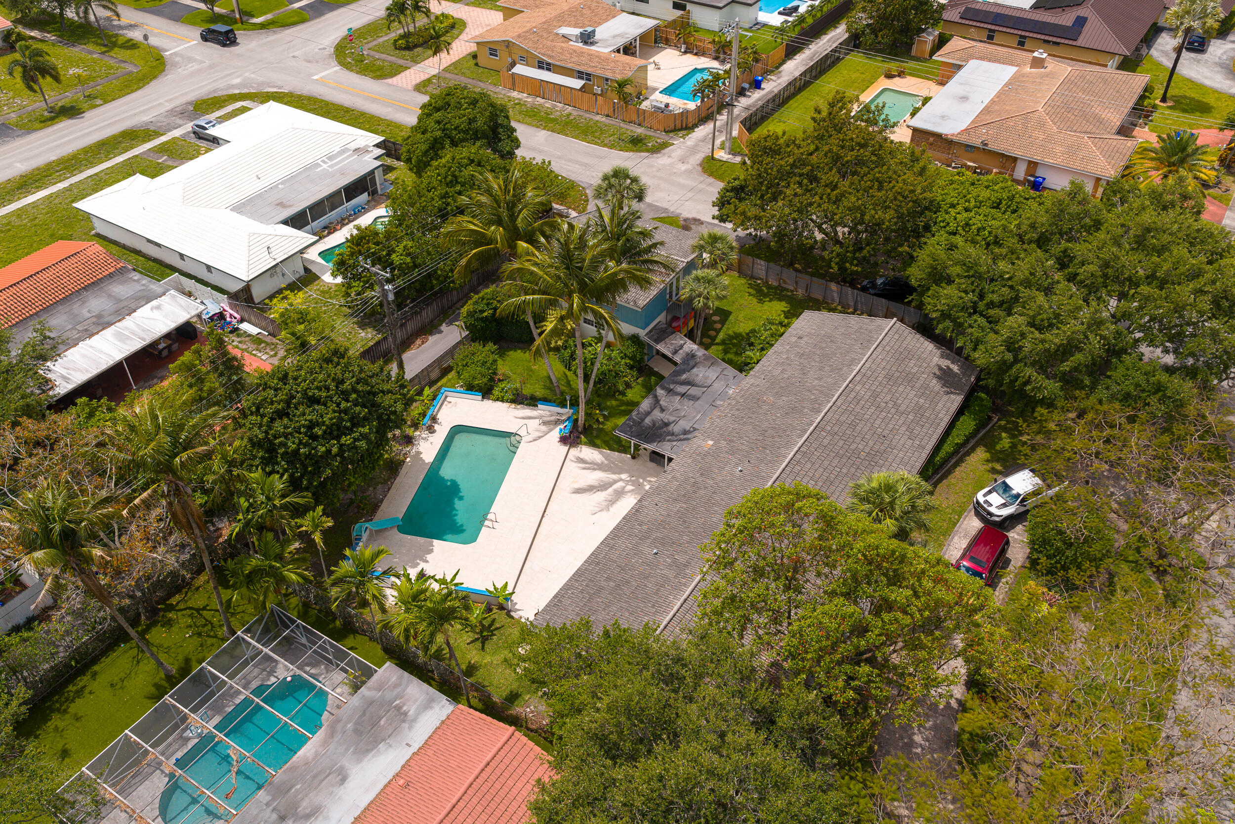 HOLLYWOOD HILLS - Residential