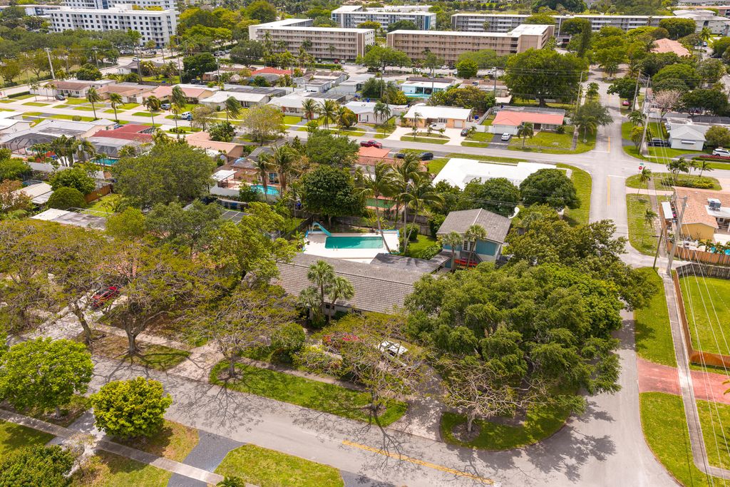 Photo of 4734 Jefferson Street, Hollywood, FL 33021 (MLS # B26016043)