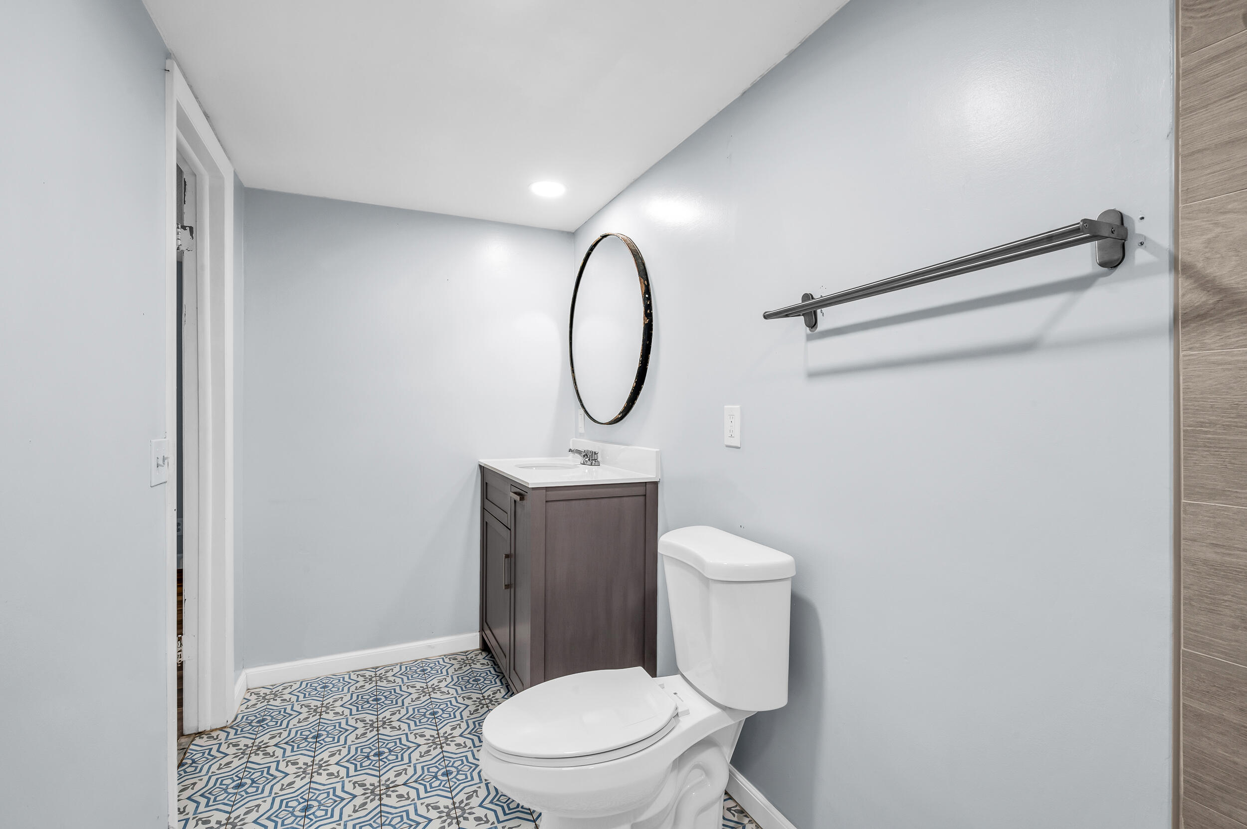 HOLLYWOOD HILLS - Residential