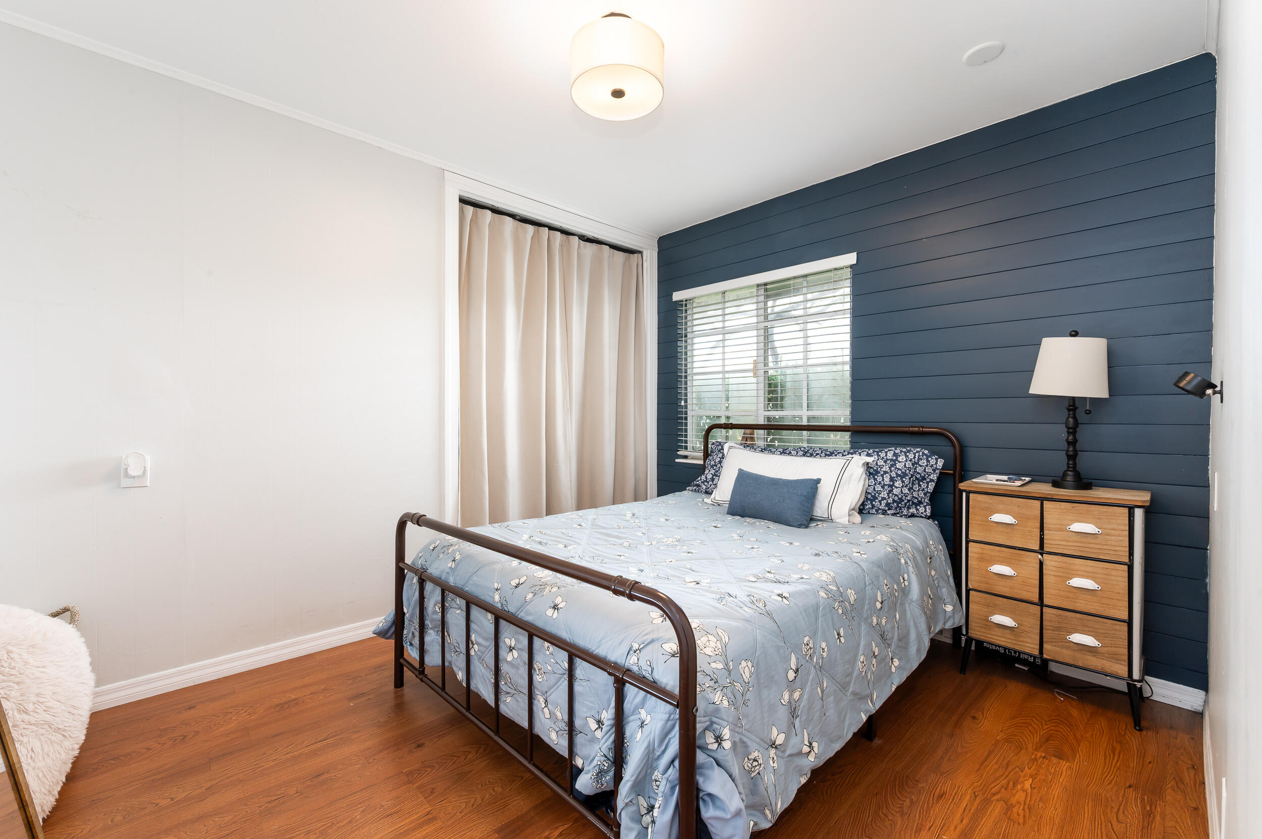 HOLLYWOOD HILLS - Residential