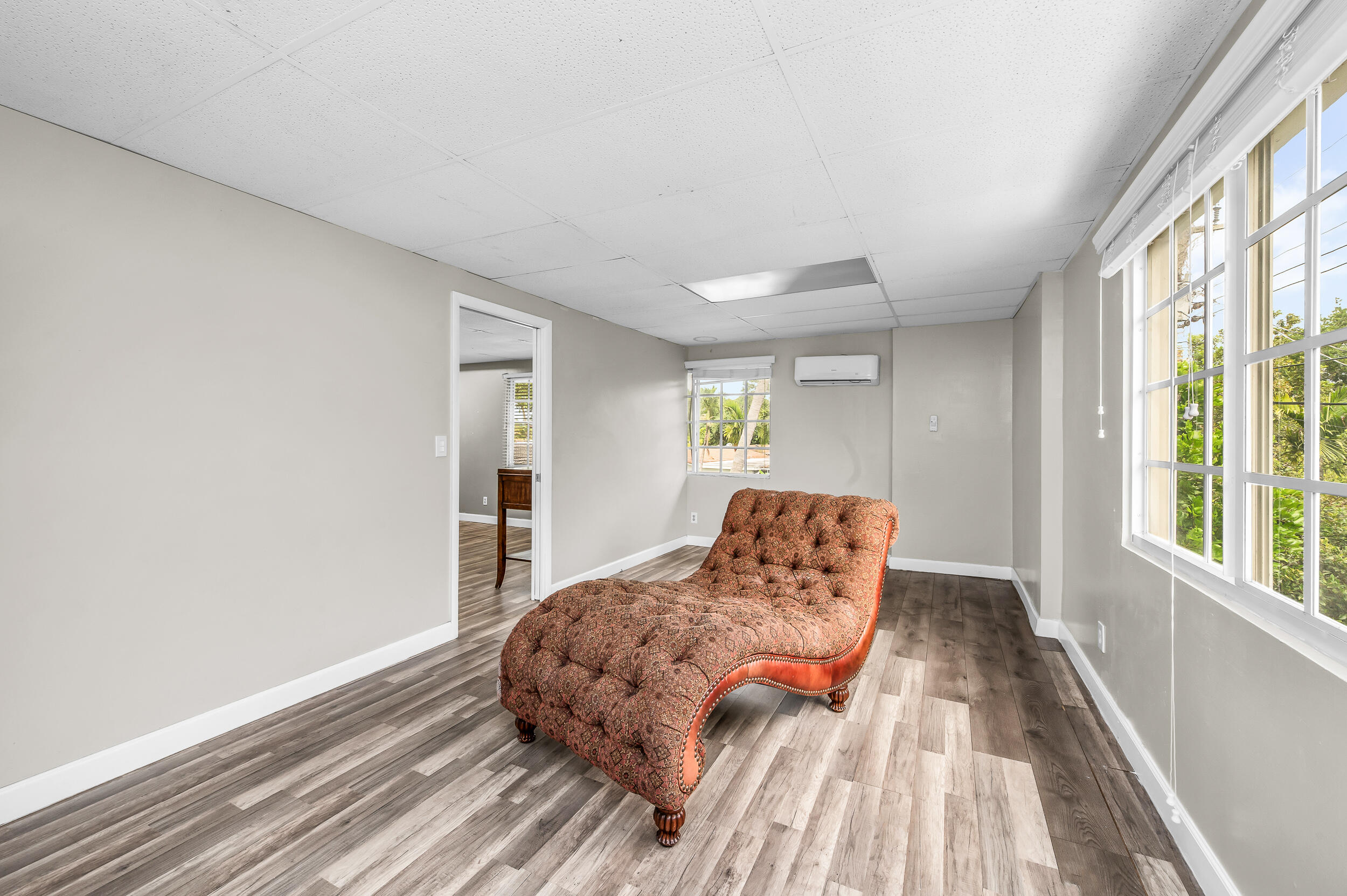 HOLLYWOOD HILLS - Residential