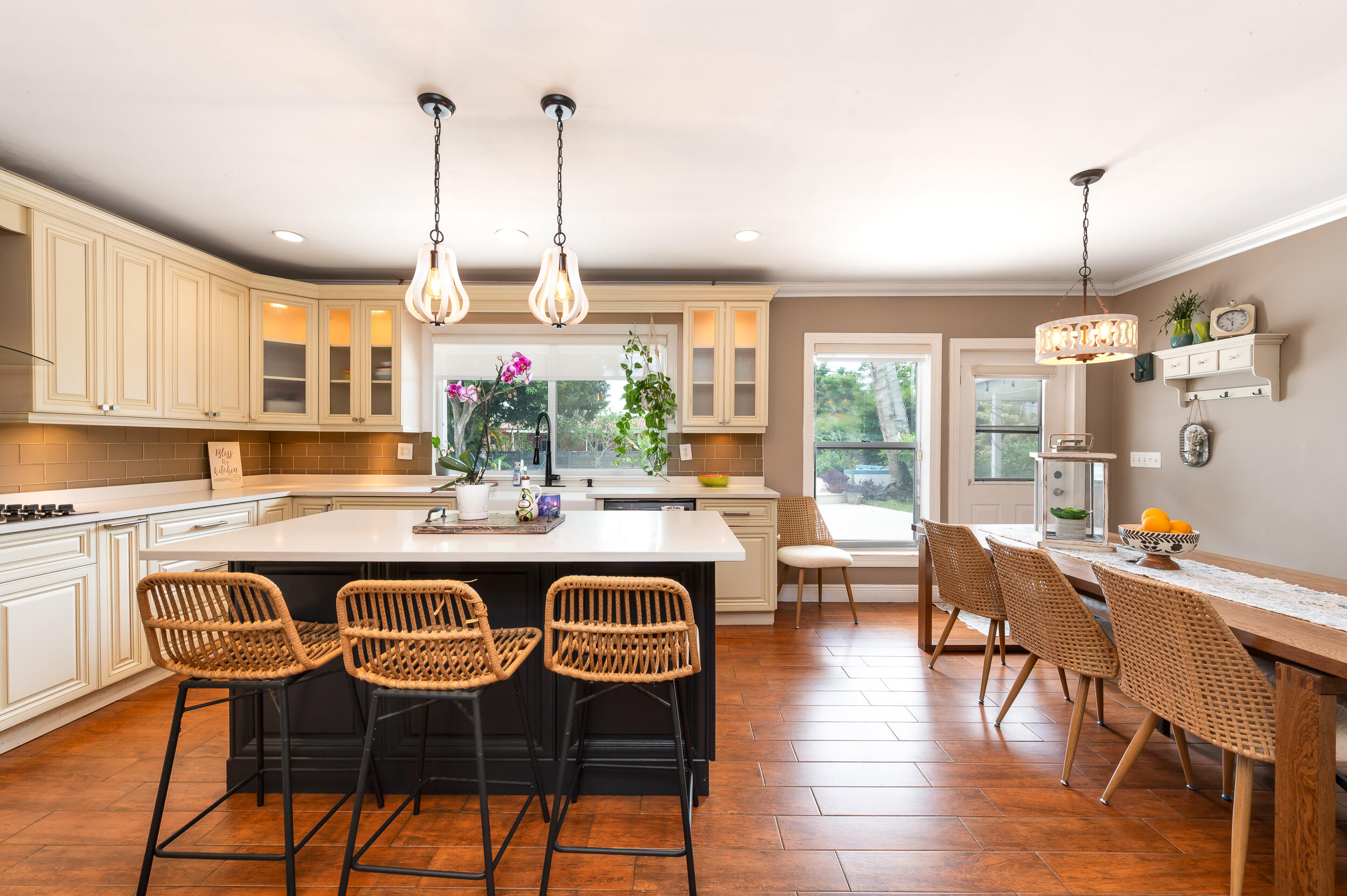 HOLLYWOOD HILLS - Residential