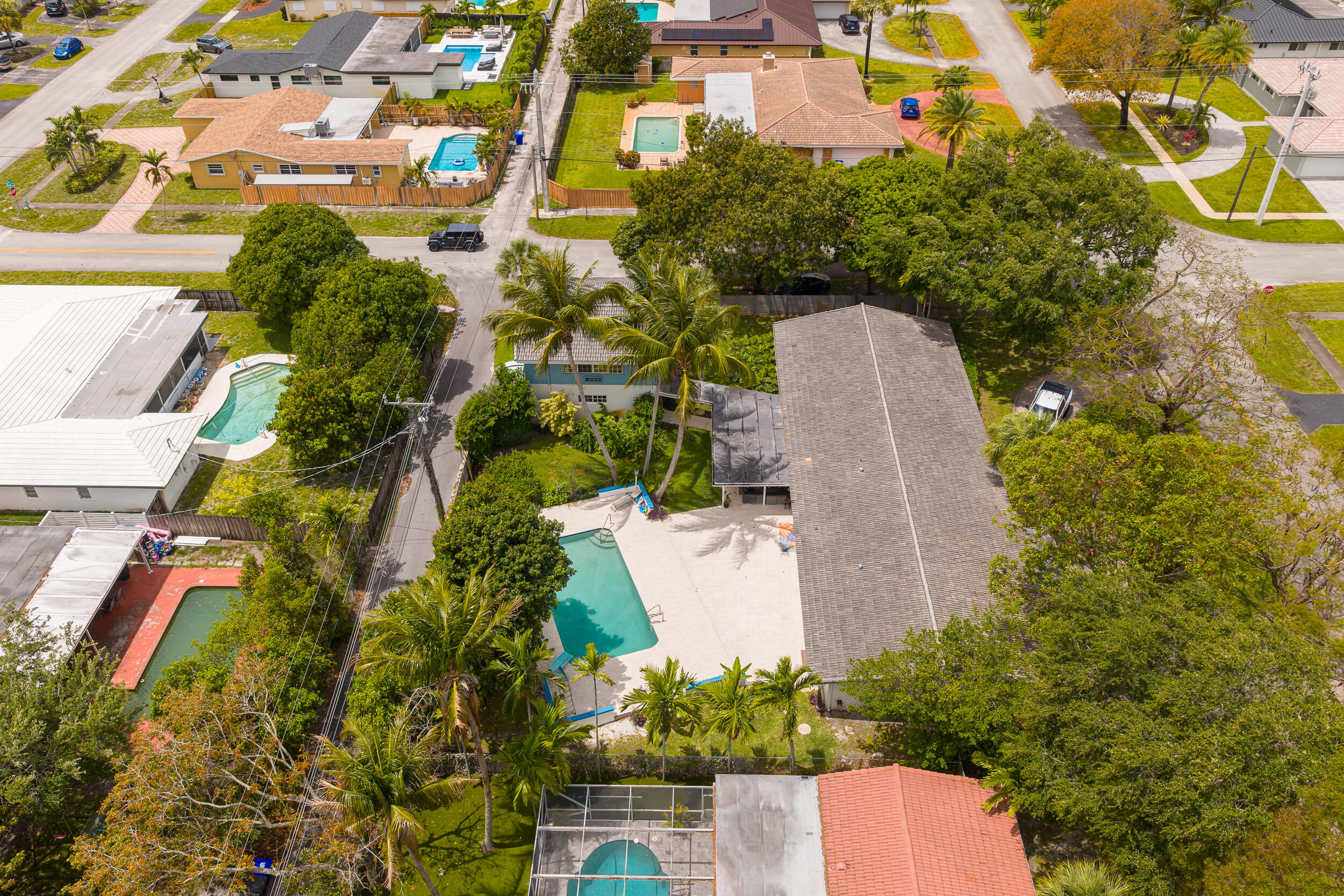 HOLLYWOOD HILLS - Residential