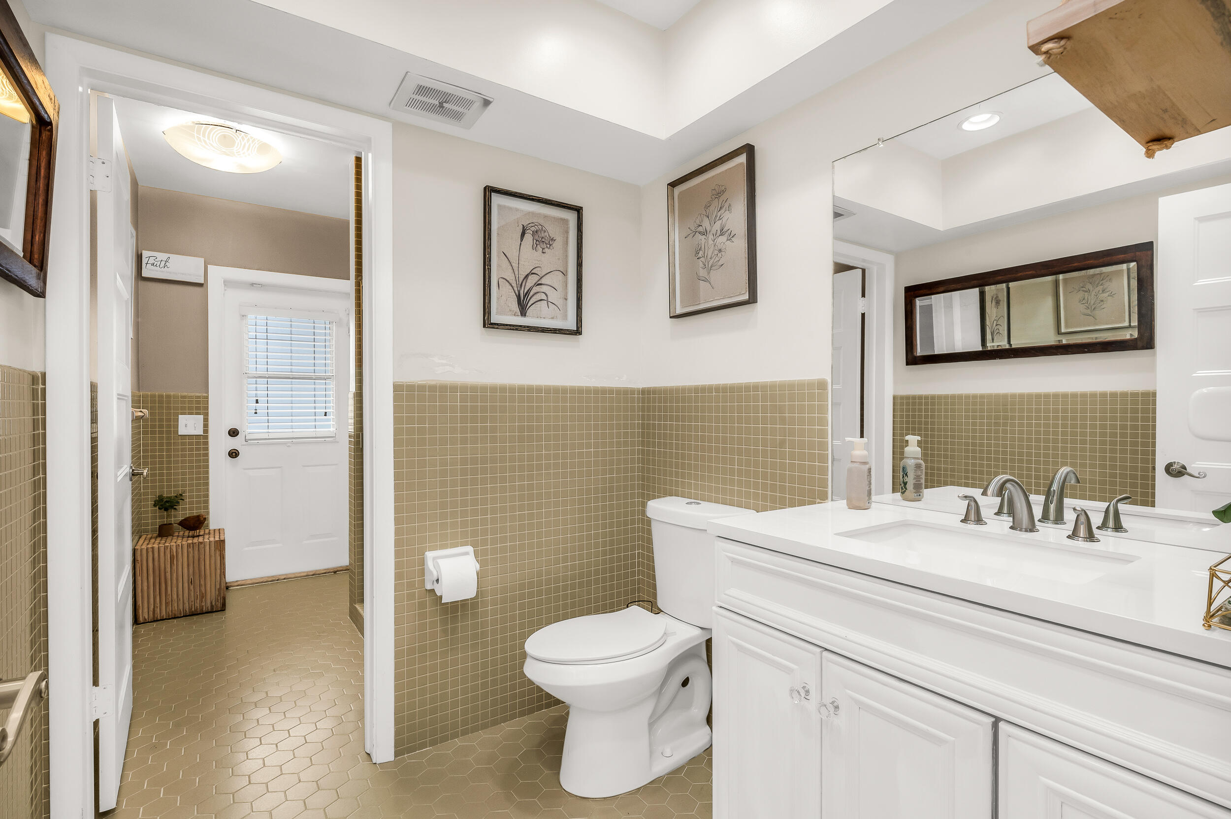 HOLLYWOOD HILLS - Residential