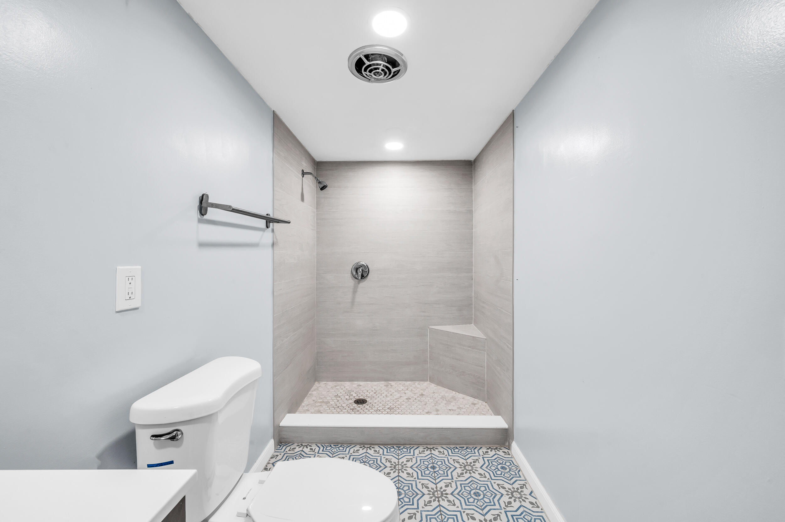 HOLLYWOOD HILLS - Residential