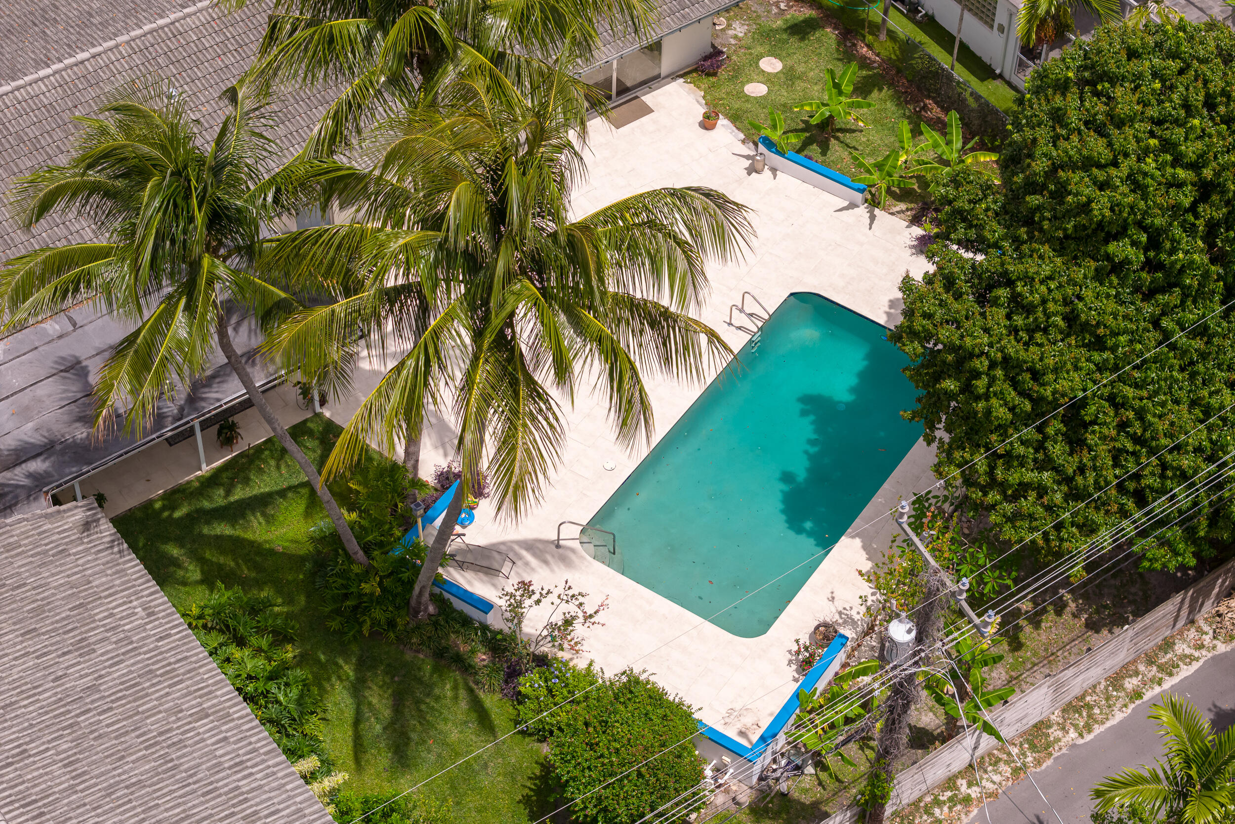 HOLLYWOOD HILLS - Residential