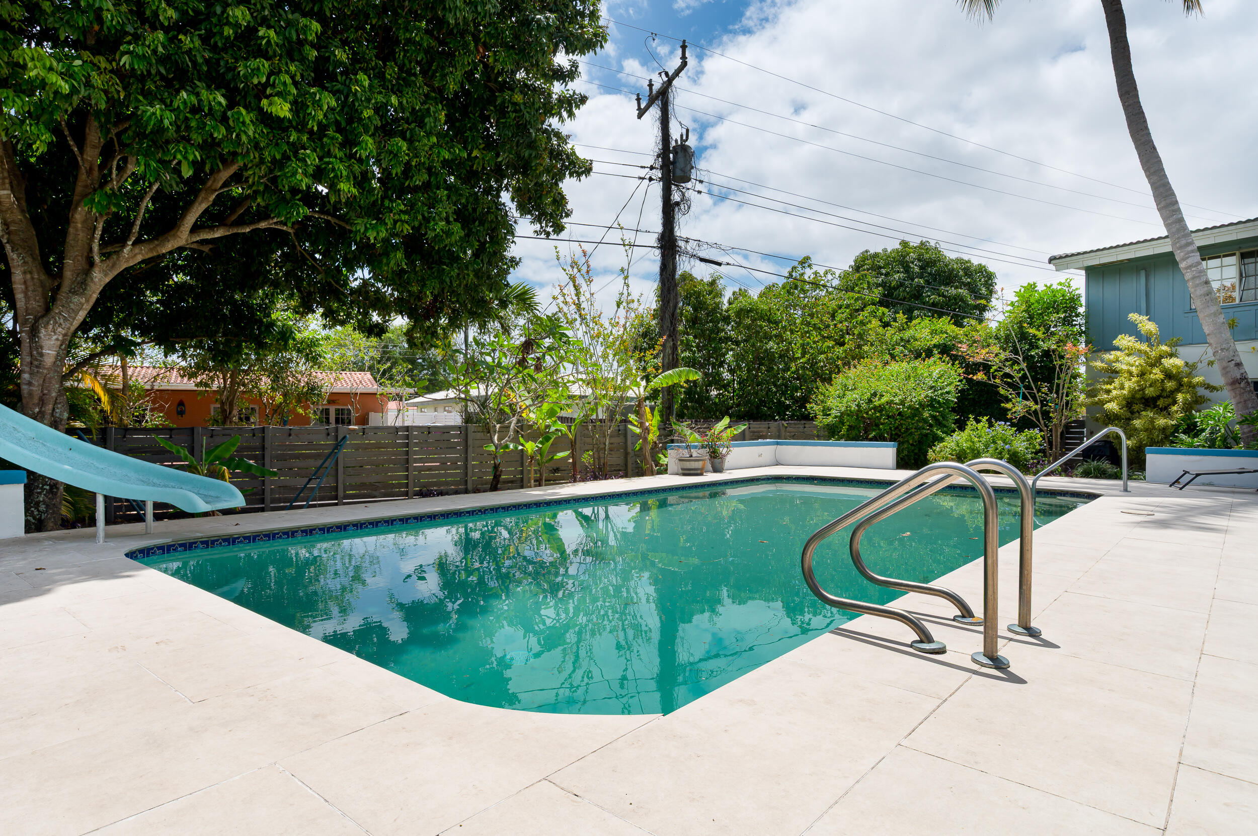 HOLLYWOOD HILLS - Residential