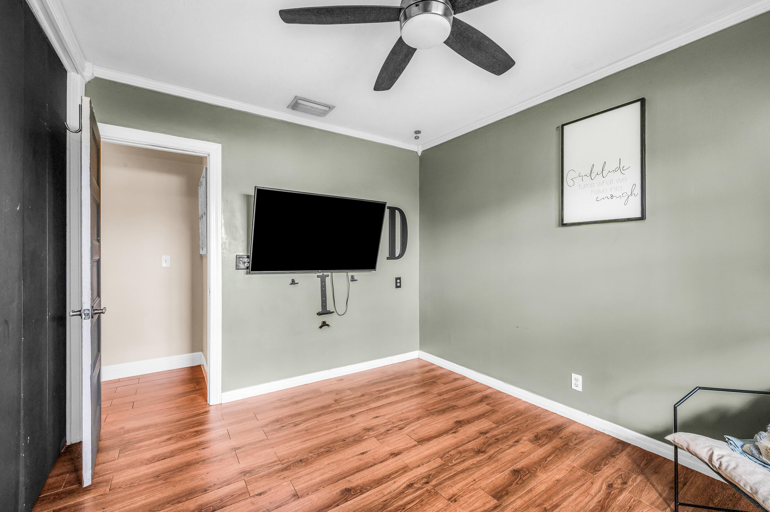 HOLLYWOOD HILLS - Residential