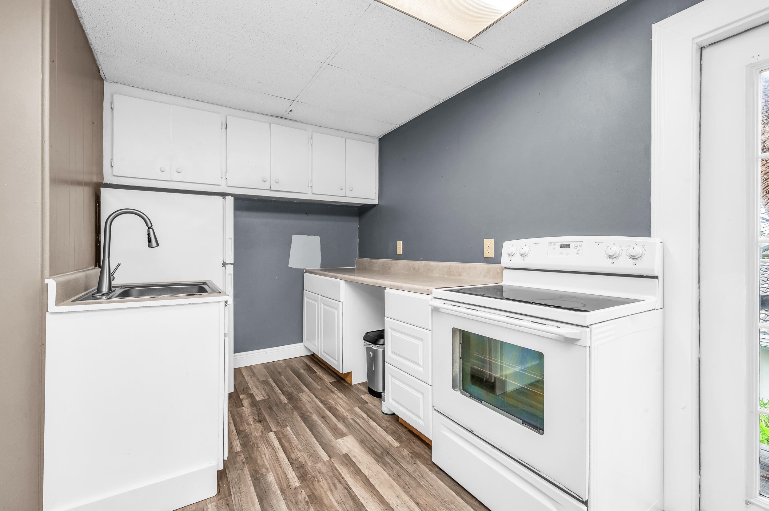 HOLLYWOOD HILLS - Residential