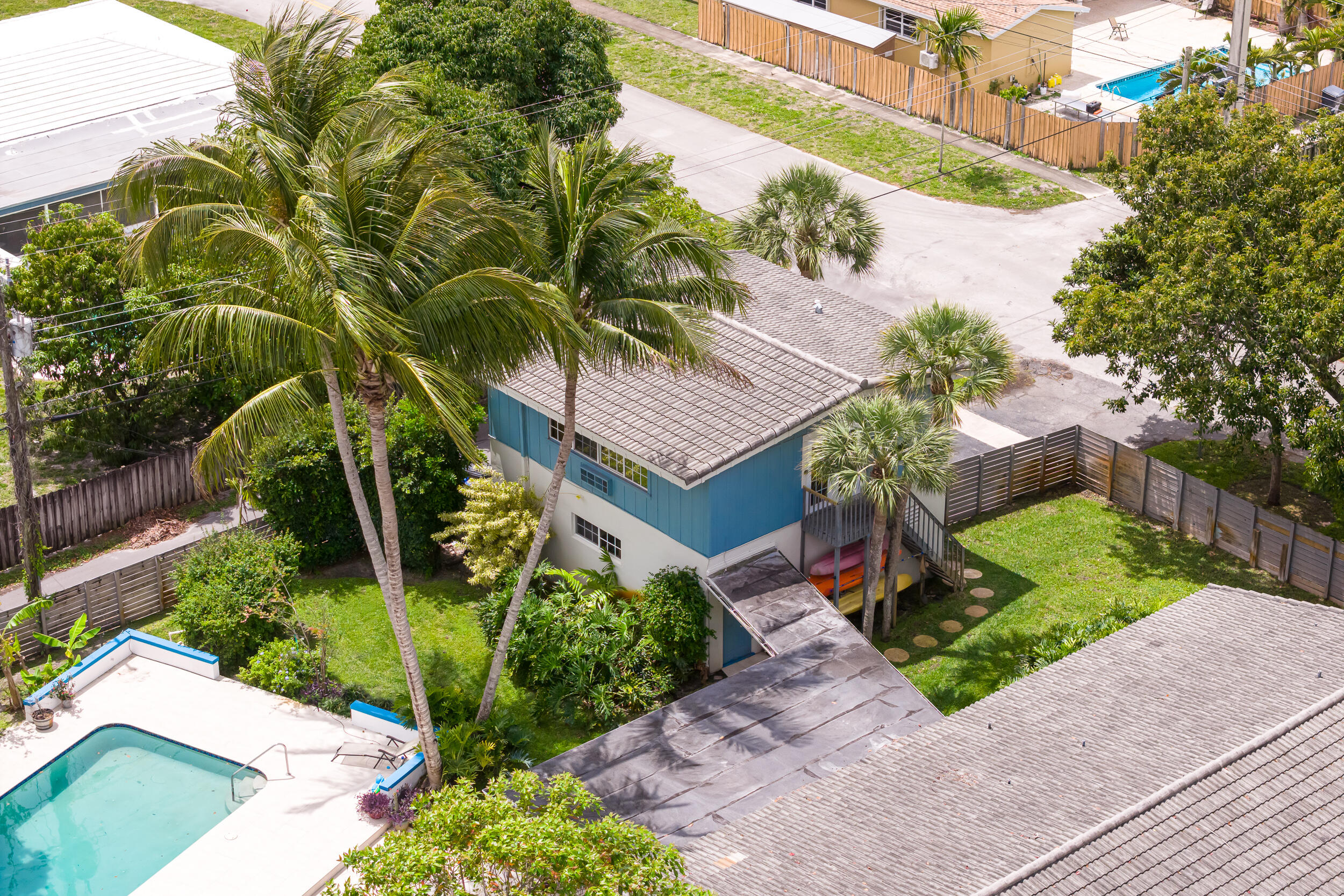 HOLLYWOOD HILLS - Residential