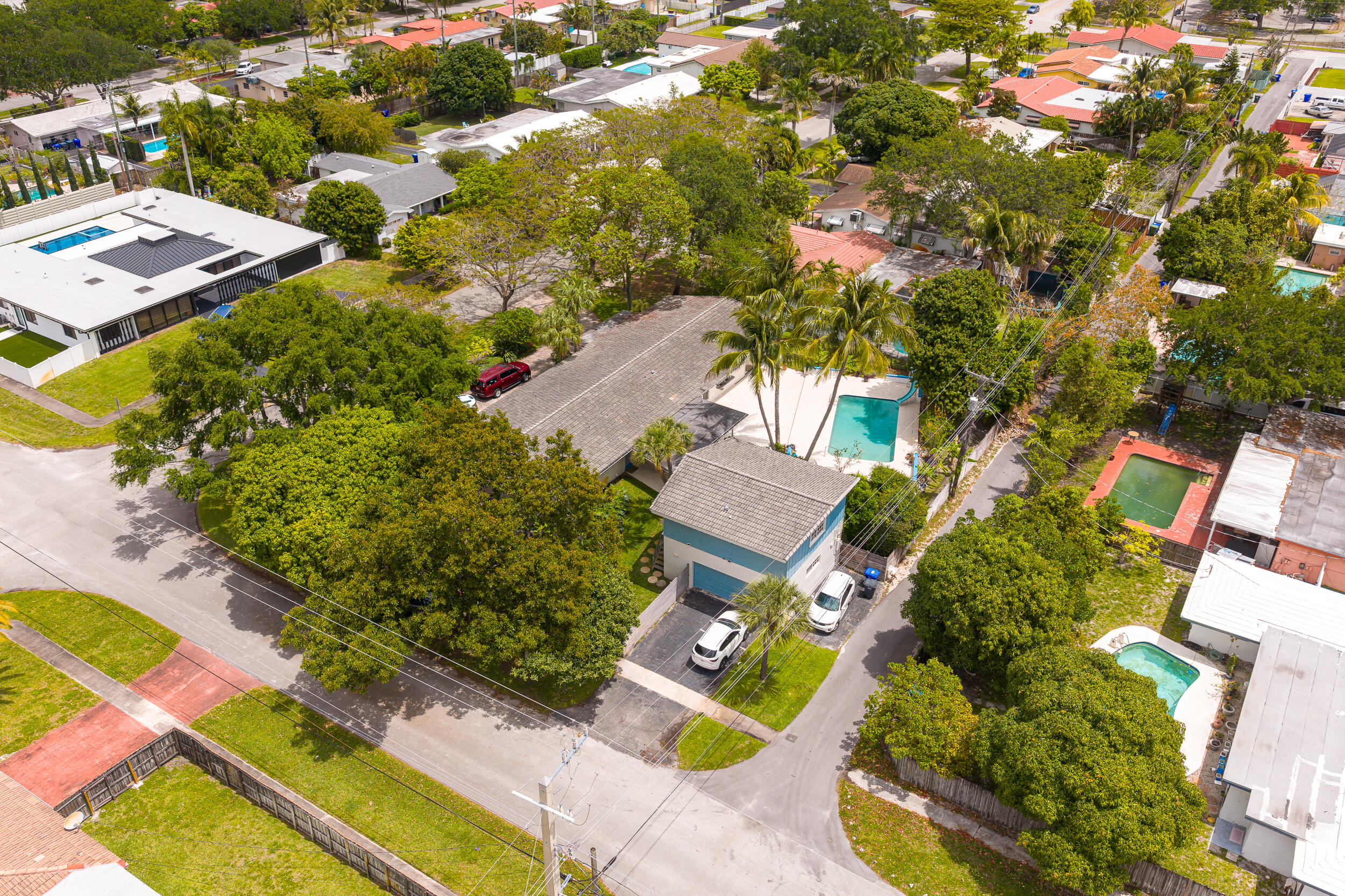 HOLLYWOOD HILLS - Residential