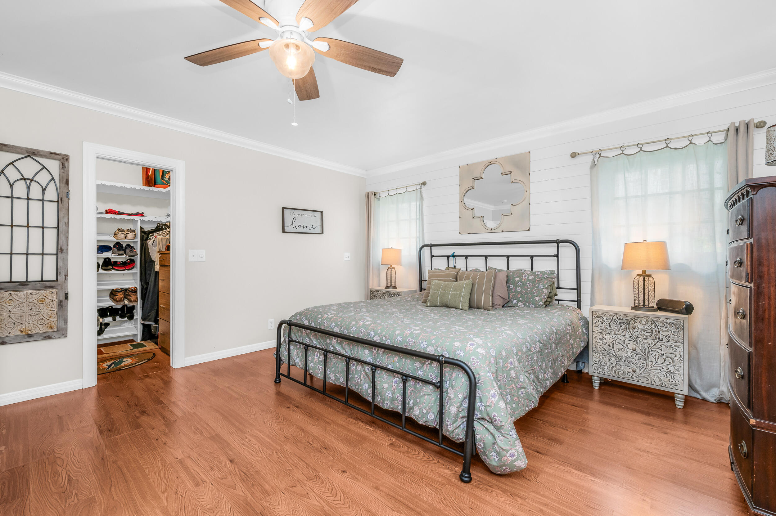 HOLLYWOOD HILLS - Residential