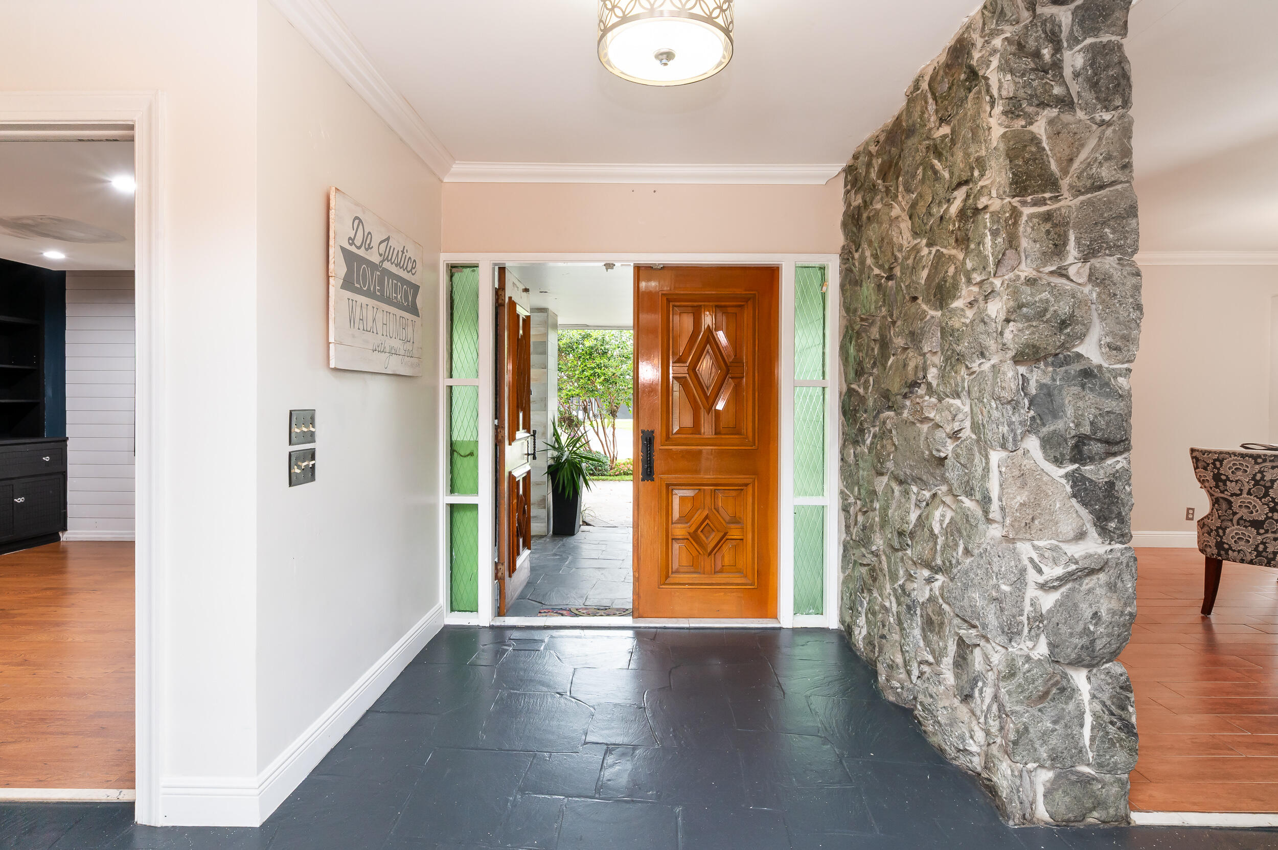 HOLLYWOOD HILLS - Residential