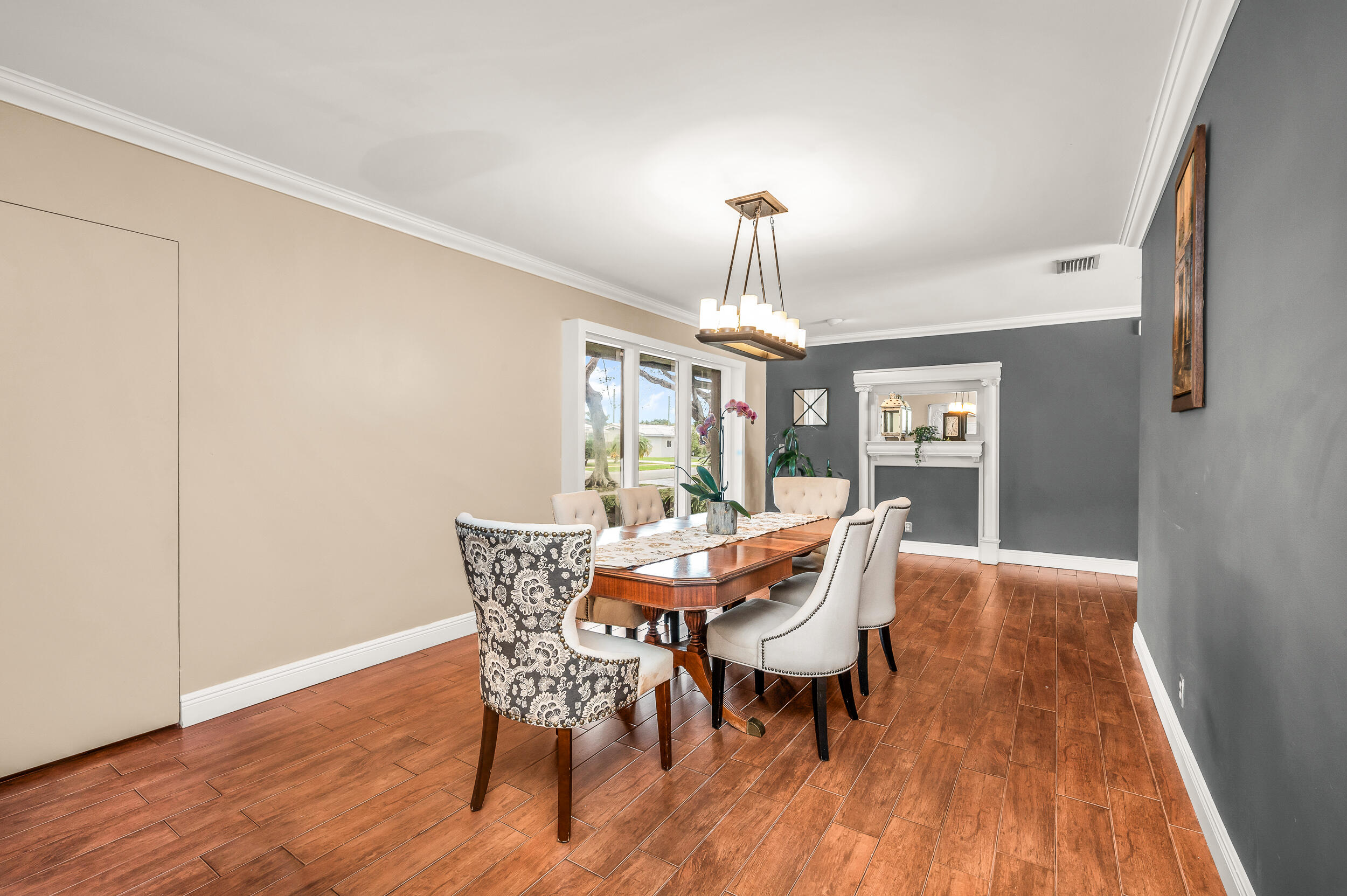 HOLLYWOOD HILLS - Residential