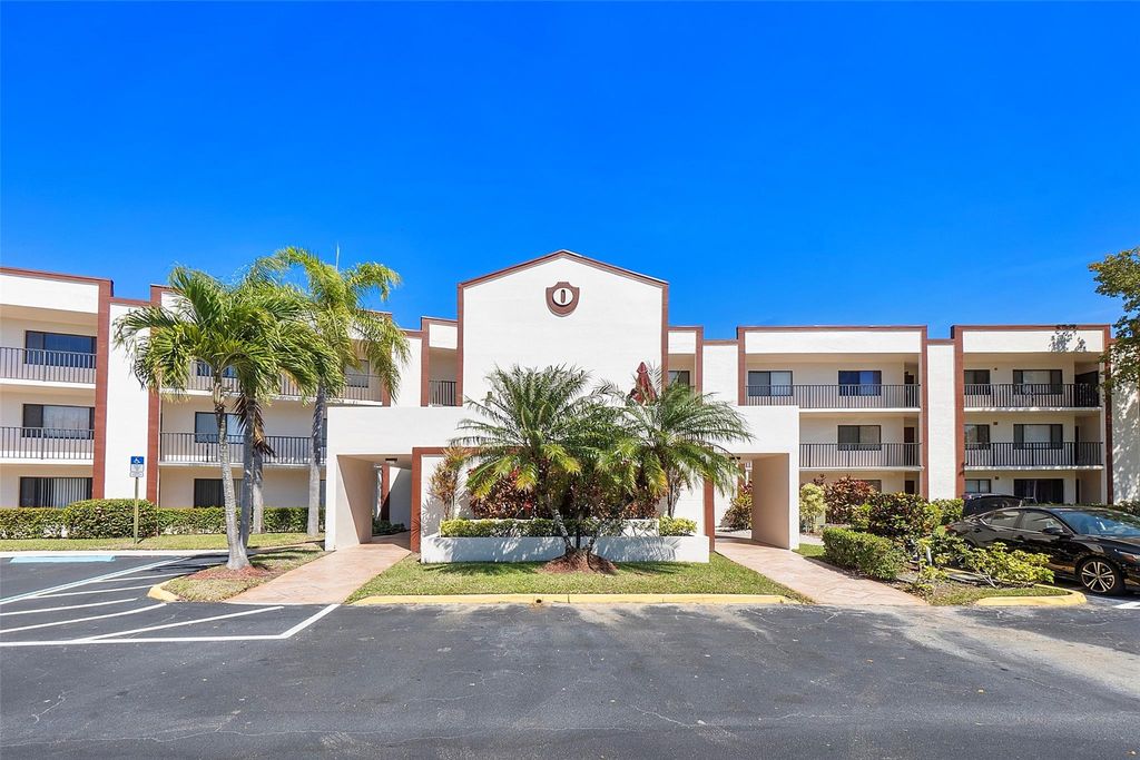 Photo of 9635 N Belfort Cir #109, Tamarac, FL 33321 (MLS # F10525945)