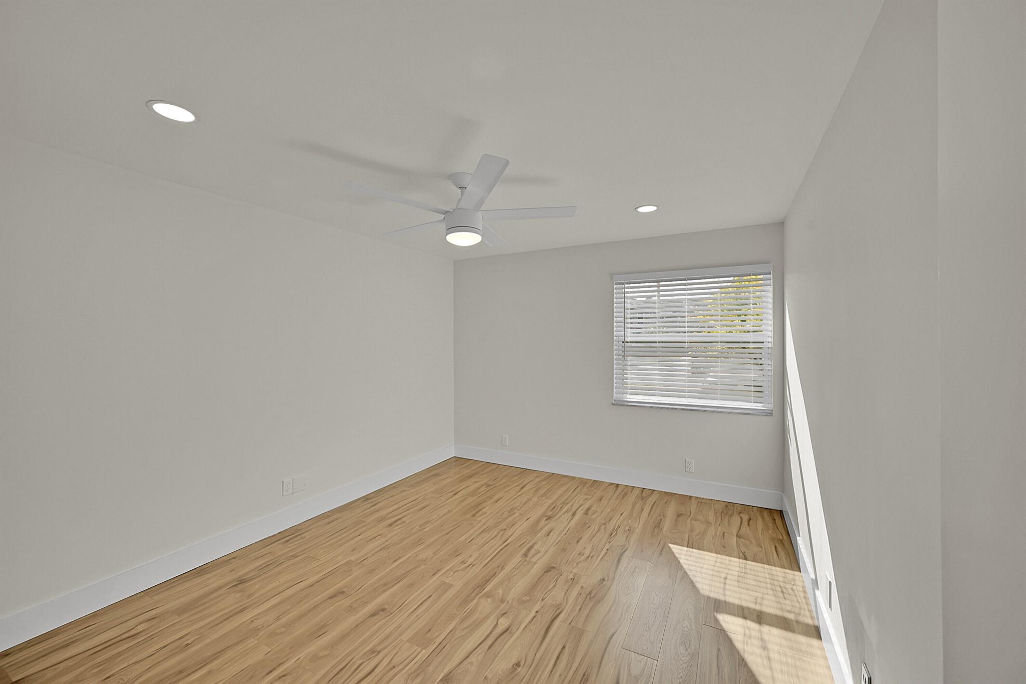 KINGS POINT FLANDERS COND - Residential