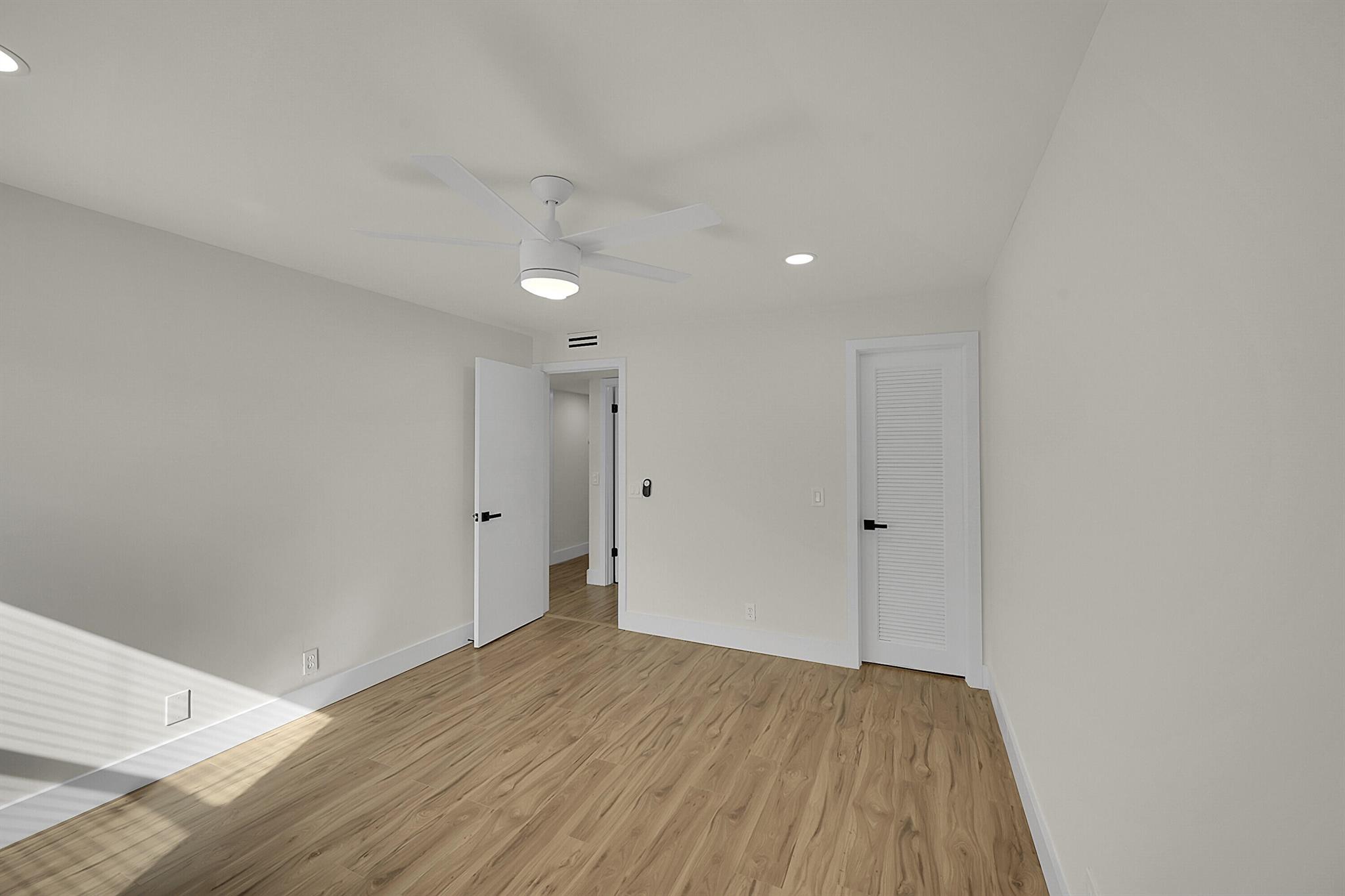 KINGS POINT FLANDERS COND - Residential