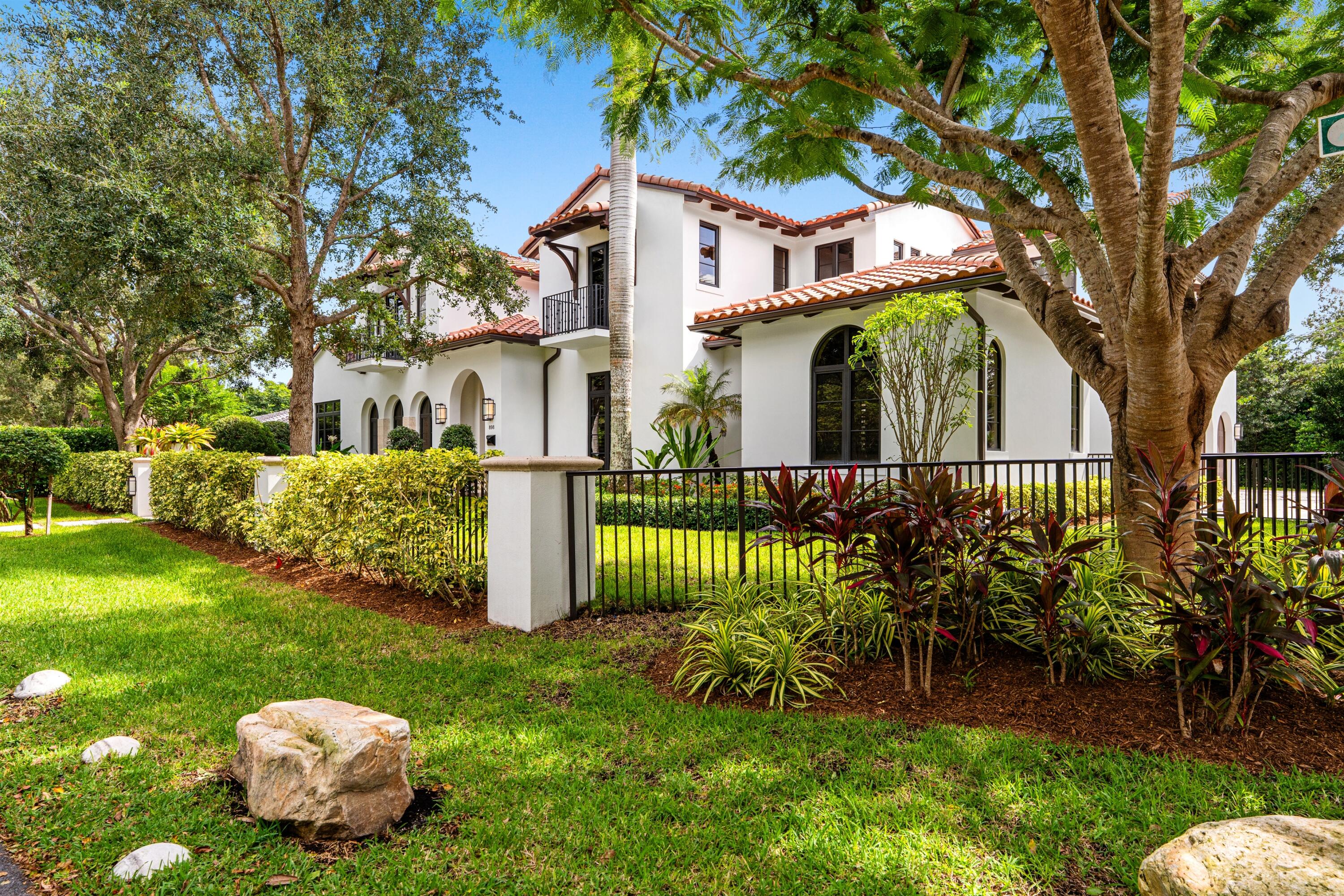 898 HIBISCUS Street
