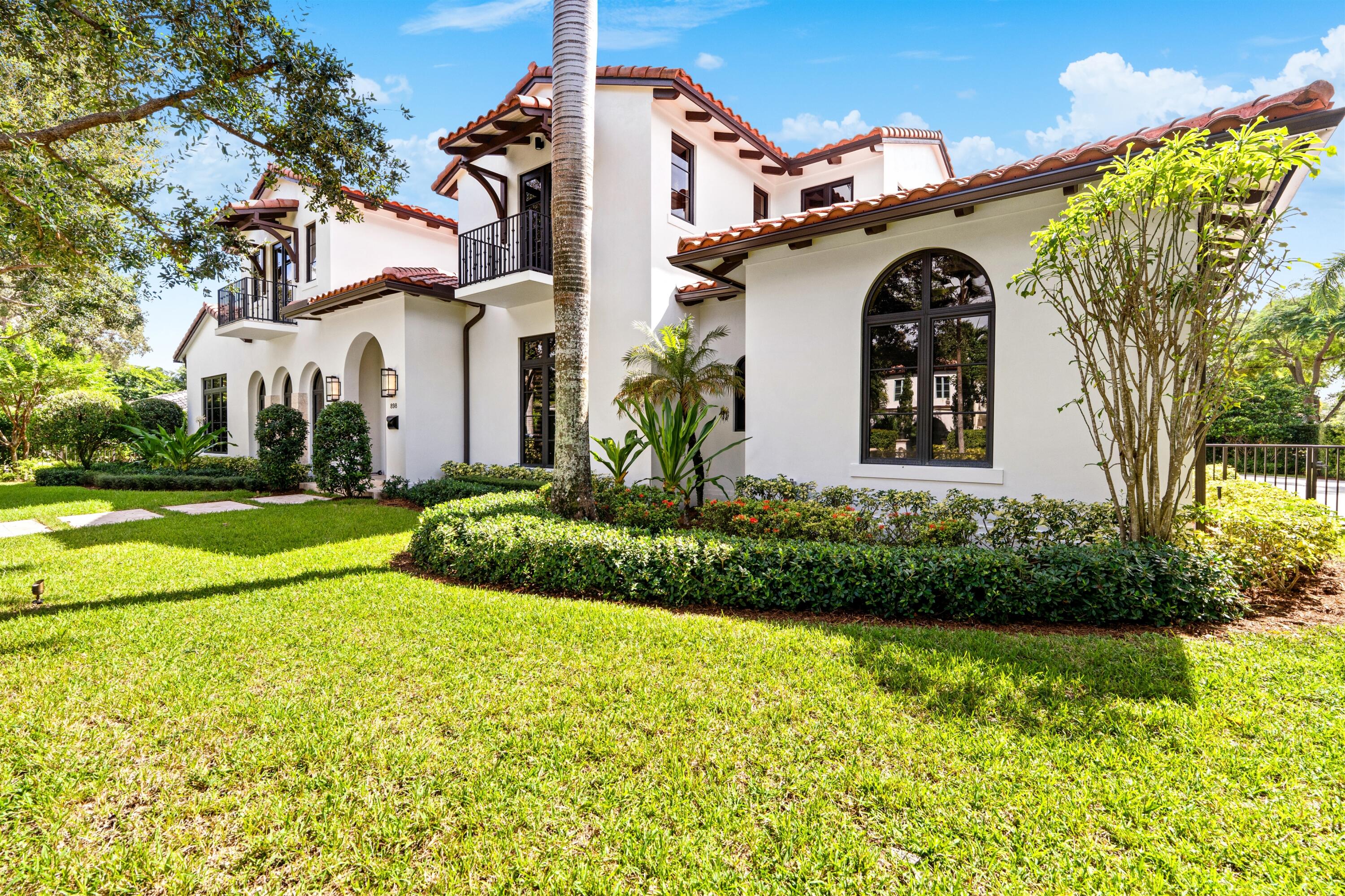 898 HIBISCUS Street