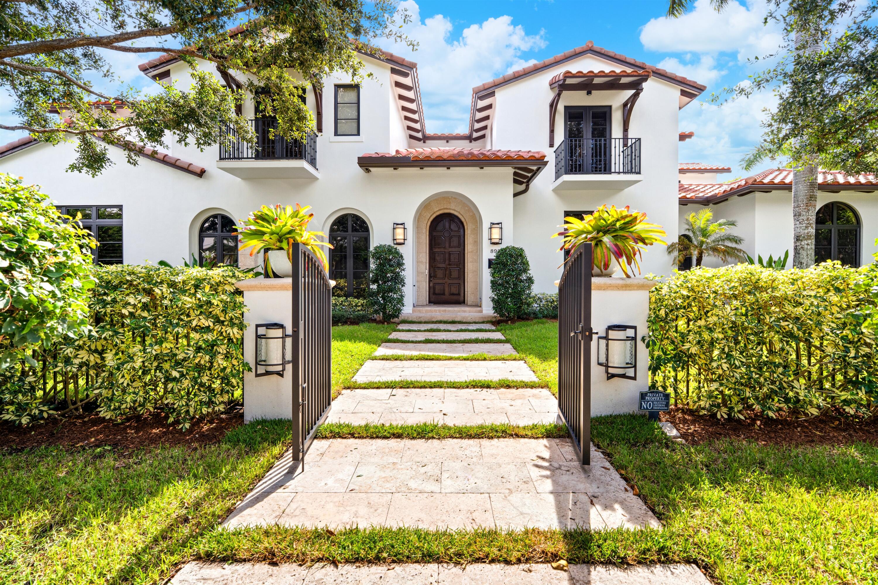 898 HIBISCUS Street