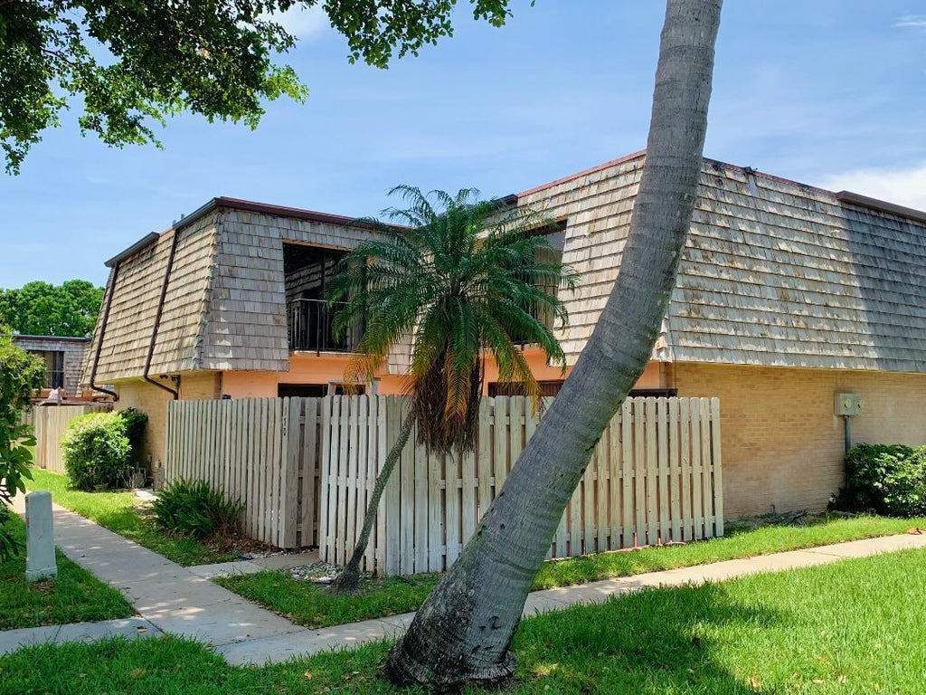 Photo of 170 Lake Arbor Drive, Palm Springs, FL 33461 (MLS # R10907138)
