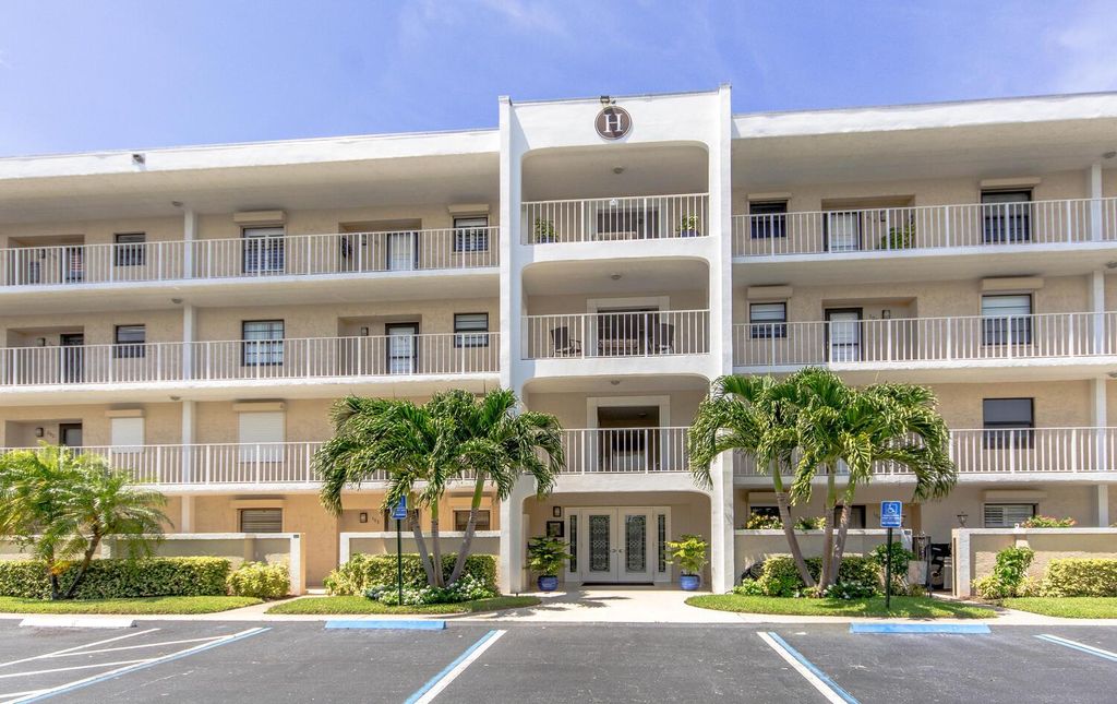 Photo of 300 N A1a 302h #H302, Jupiter, FL 33477 (MLS # R11022531)