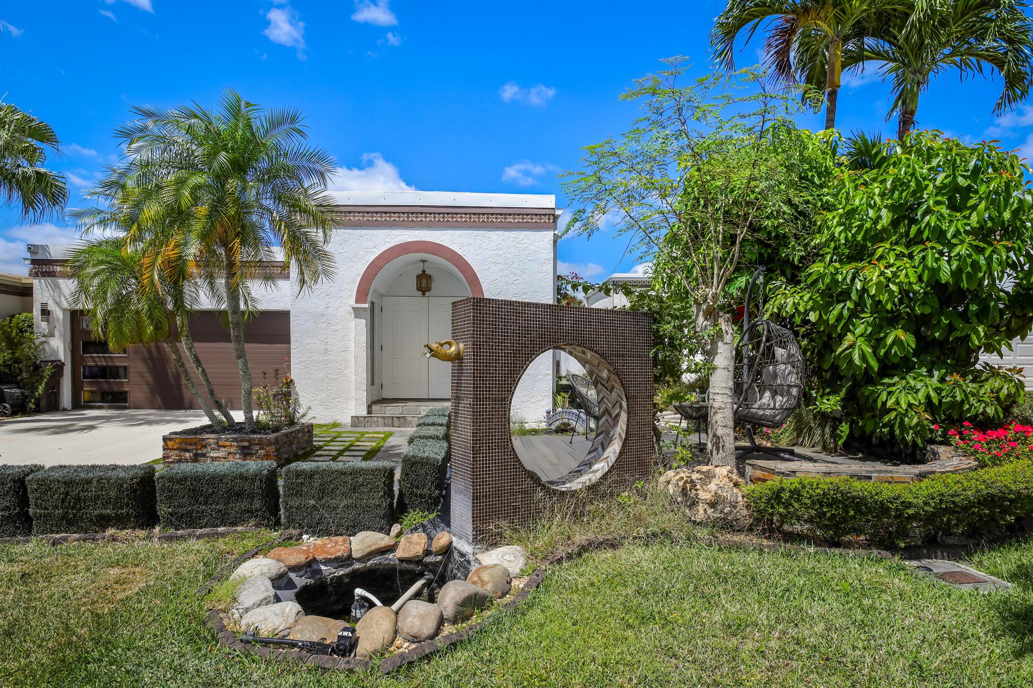 Must see this unusual home overlooking the golf course. Membership to the country club is available The home is conveniently located to fine resaturants, entertainment centers, museums and the beautiful beaches in so. Florida