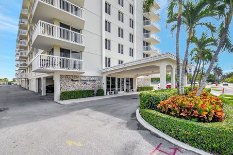 A home in Palm Beach Shores