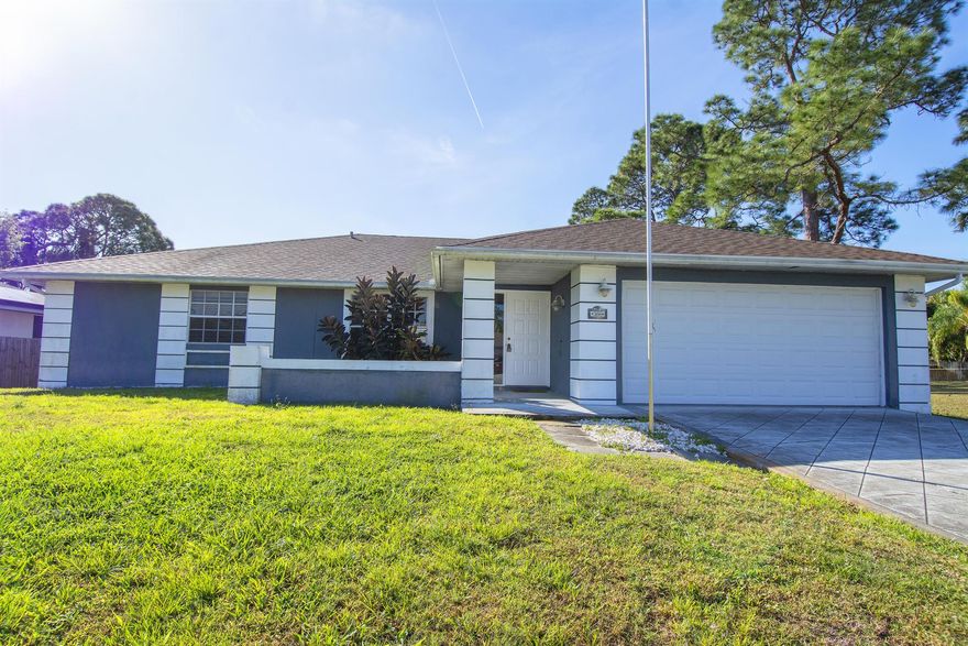 OPEN SAT MARCH 23...1 TO 4 PM   SPACIOUS 3/2/2 HOME, HUGE 47 X 11 ROOFED SCREENED PORCH TO ENJOY. MASTER BATH HAS ROMAN TUB, DUAL SINKS AND A LINEN CLOSET. WALK-IN CLOSETS IN ALL BEDROOMS. LAMINATE, AND TILED FLOORS BUT NEW CARPET IN BEDROOMS.   
NEW ROOF IN 2023, A/C IS 8 YRS YOUNG