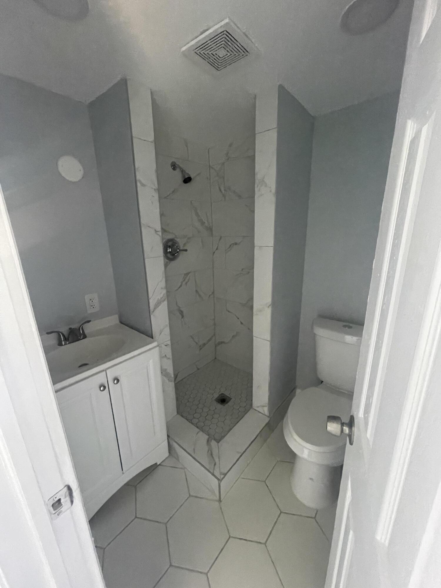 LINCOLN PARK NO 2 - Residential Lease