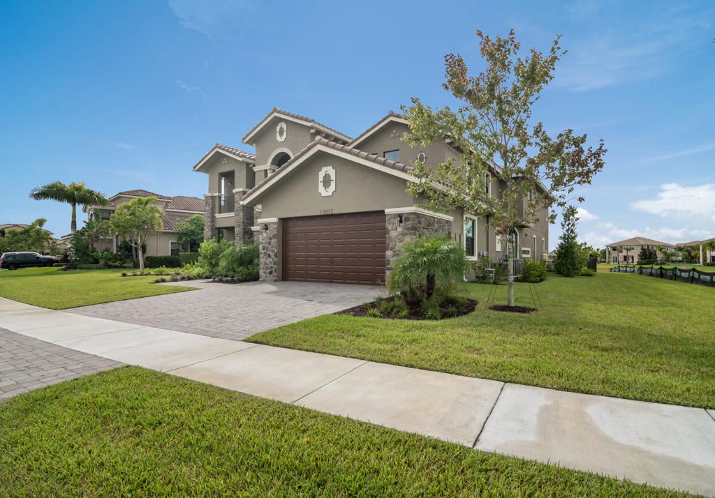 PARKLAND GOLF AND COUNTRY - Residential