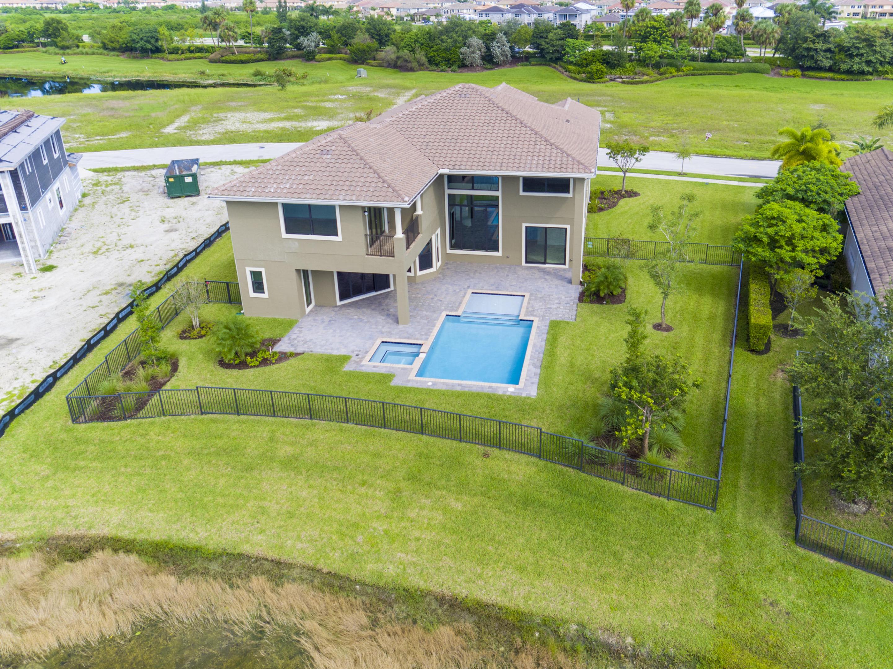 PARKLAND GOLF AND COUNTRY - Residential