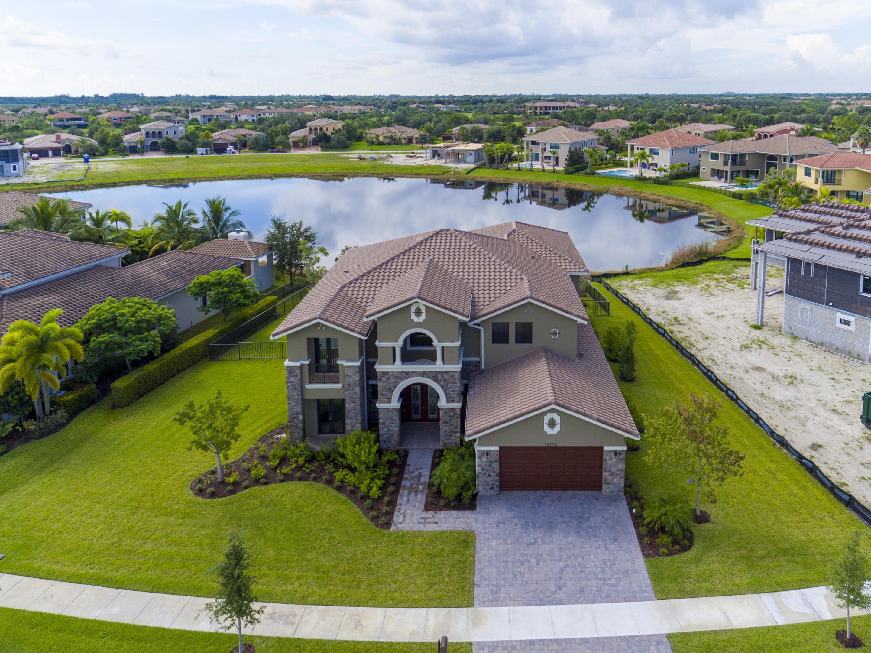 PARKLAND GOLF AND COUNTRY - Residential