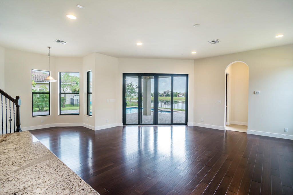 PARKLAND GOLF AND COUNTRY - Residential