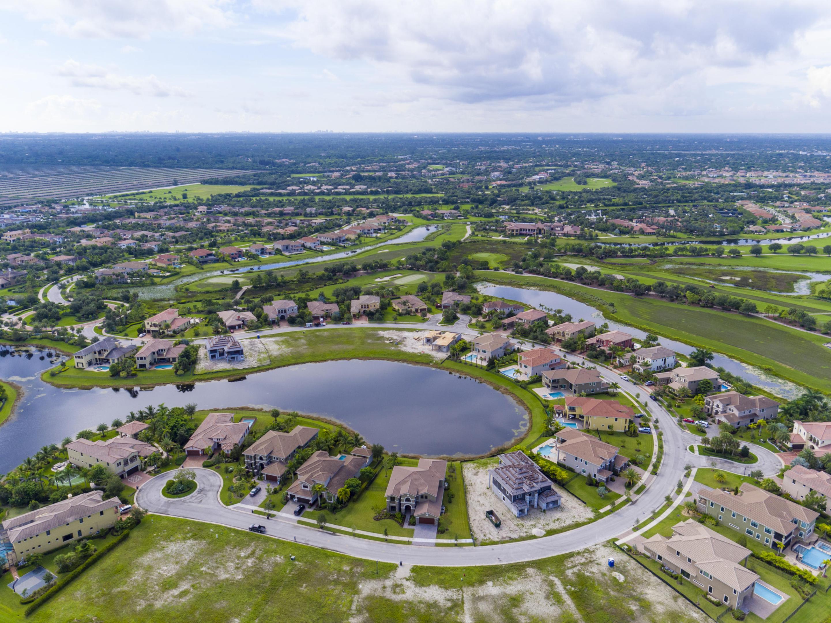 PARKLAND GOLF AND COUNTRY - Residential