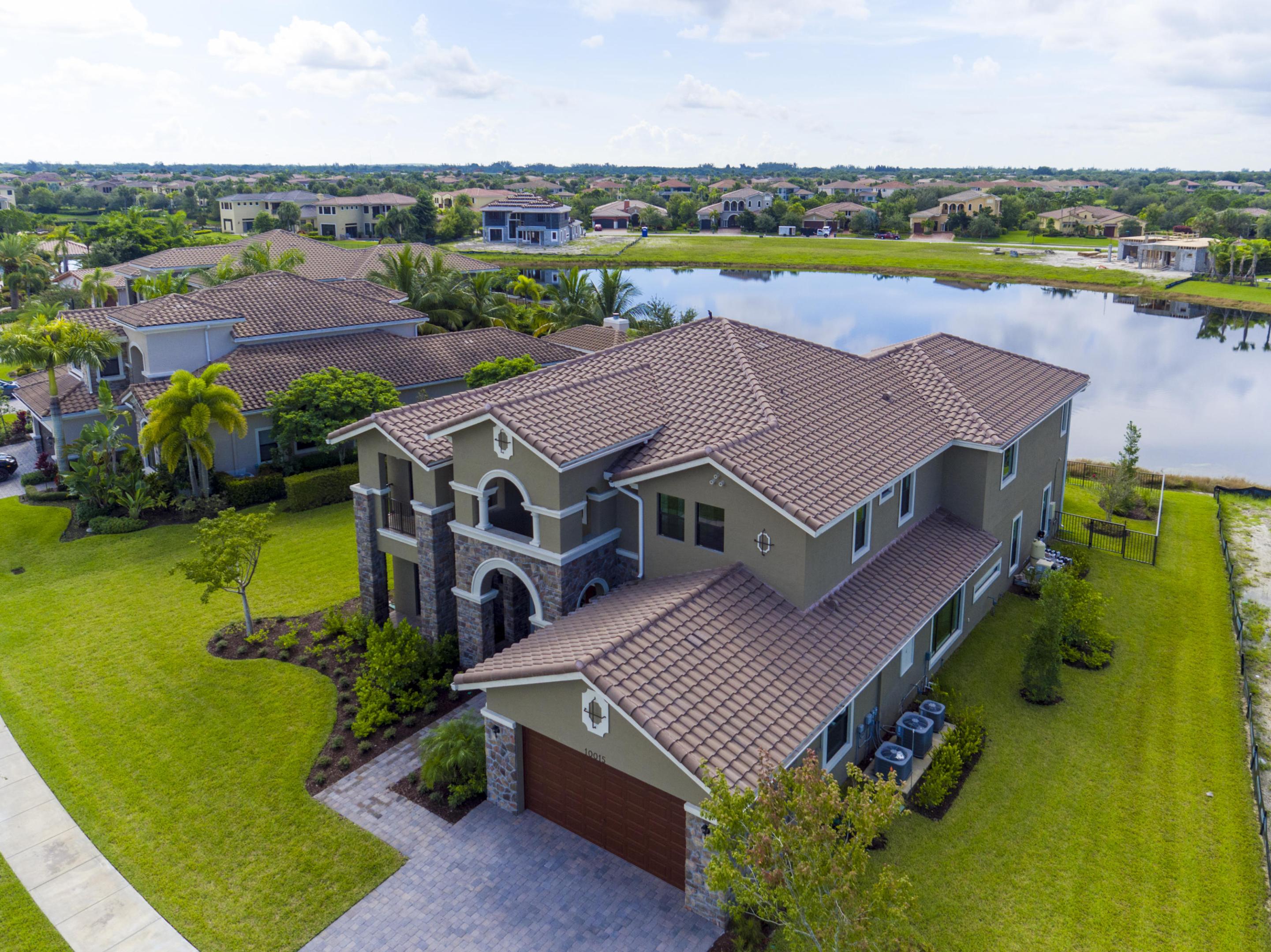 PARKLAND GOLF AND COUNTRY - Residential