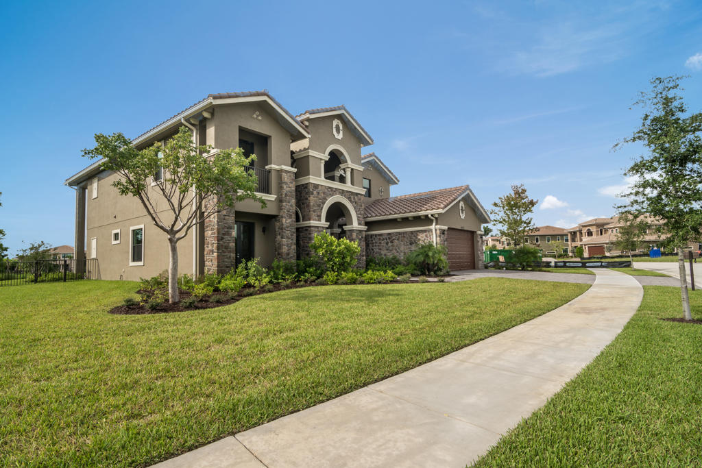 PARKLAND GOLF AND COUNTRY - Residential