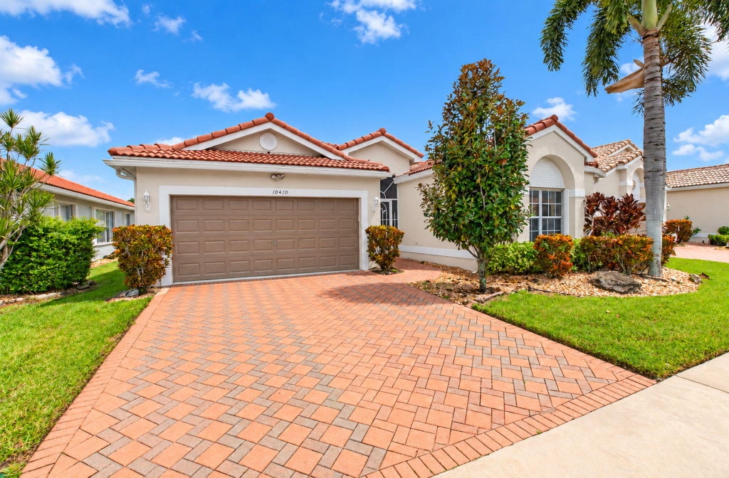 Photo of 10410 UTOPIA Circle E, Boynton Beach, FL 33437 (MLS # B26092231)