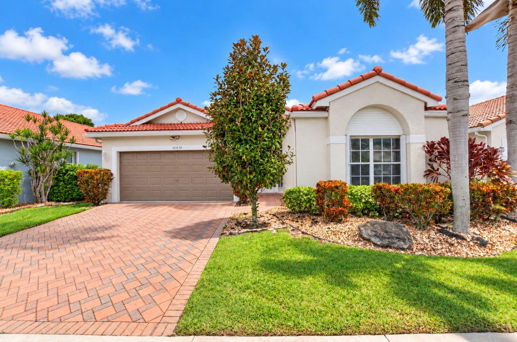 Photo of 10410 UTOPIA Circle E, Boynton Beach, FL 33437 (MLS # B26092231)