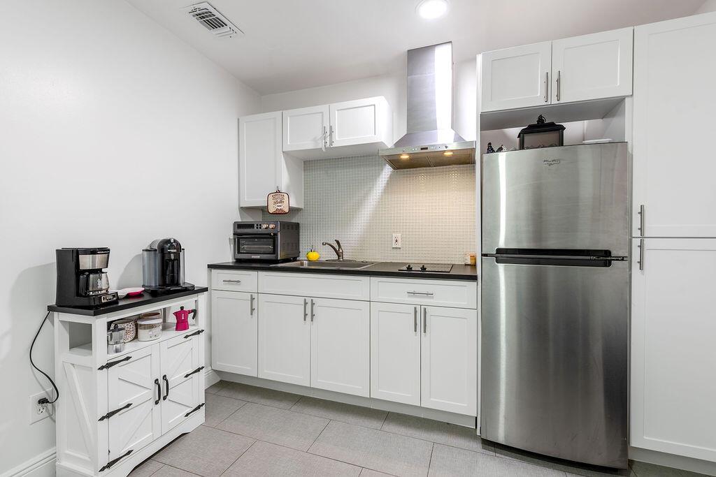 LA MANCHA - Residential Lease