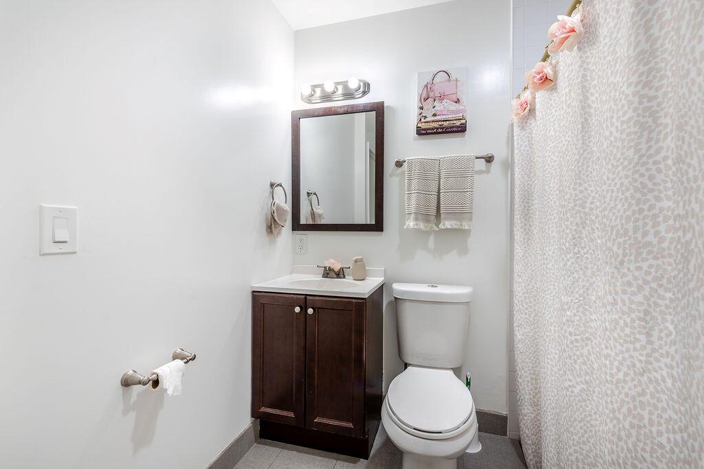 LA MANCHA - Residential Lease