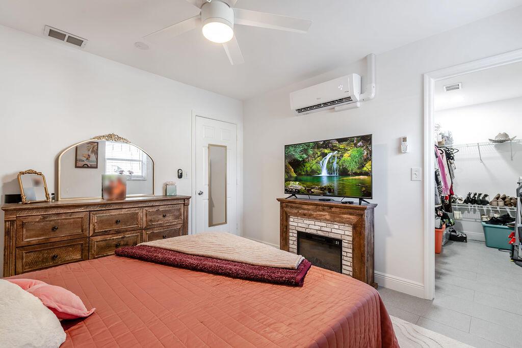 LA MANCHA - Residential Lease